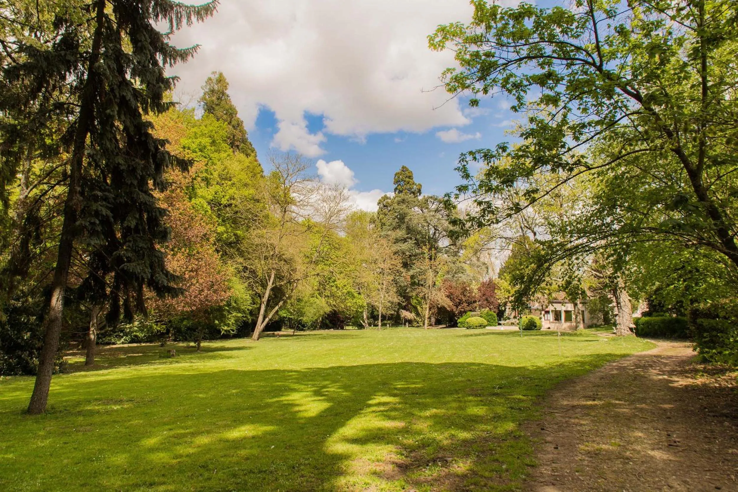 Property building in Manoir de la Maison Blanche