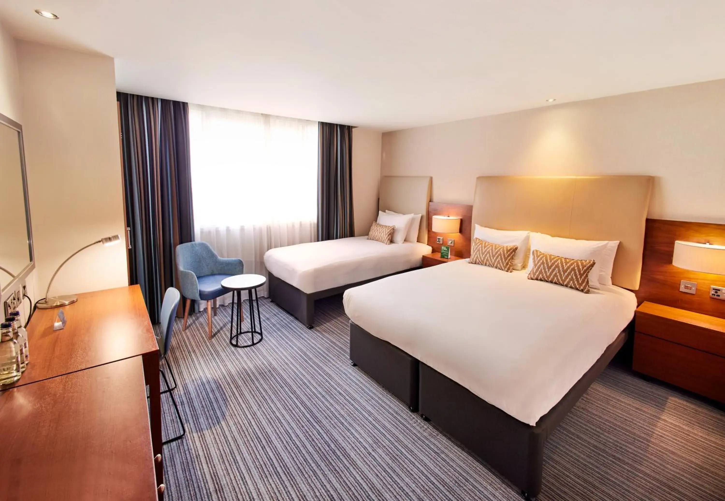 Family Room in Thistle London Hyde Park Kensington Gardens Family Room in Thistle London Hyde Park Kensington Gardens