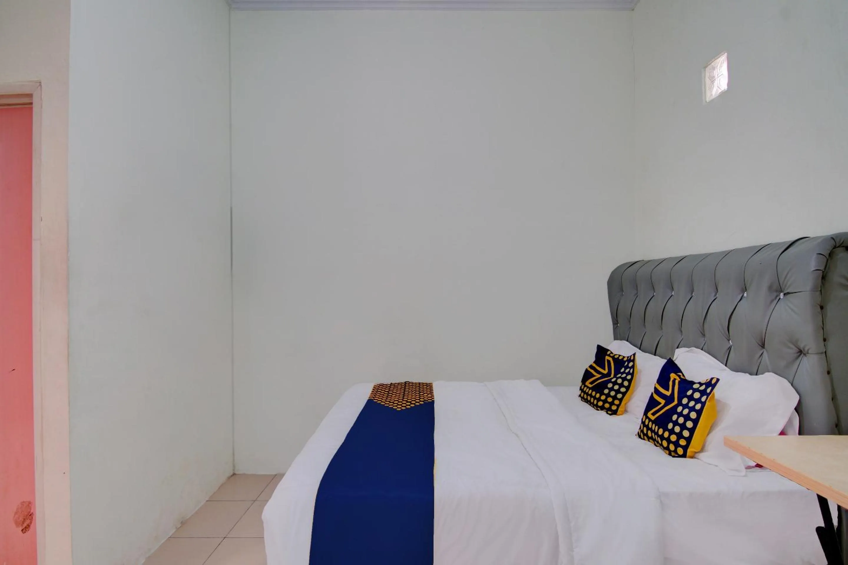 Bedroom, Bed in Hotel O Awi Stay Syariah Near SIMPANG KAWASAN INDUSTRI WILMAR PELINTUNG