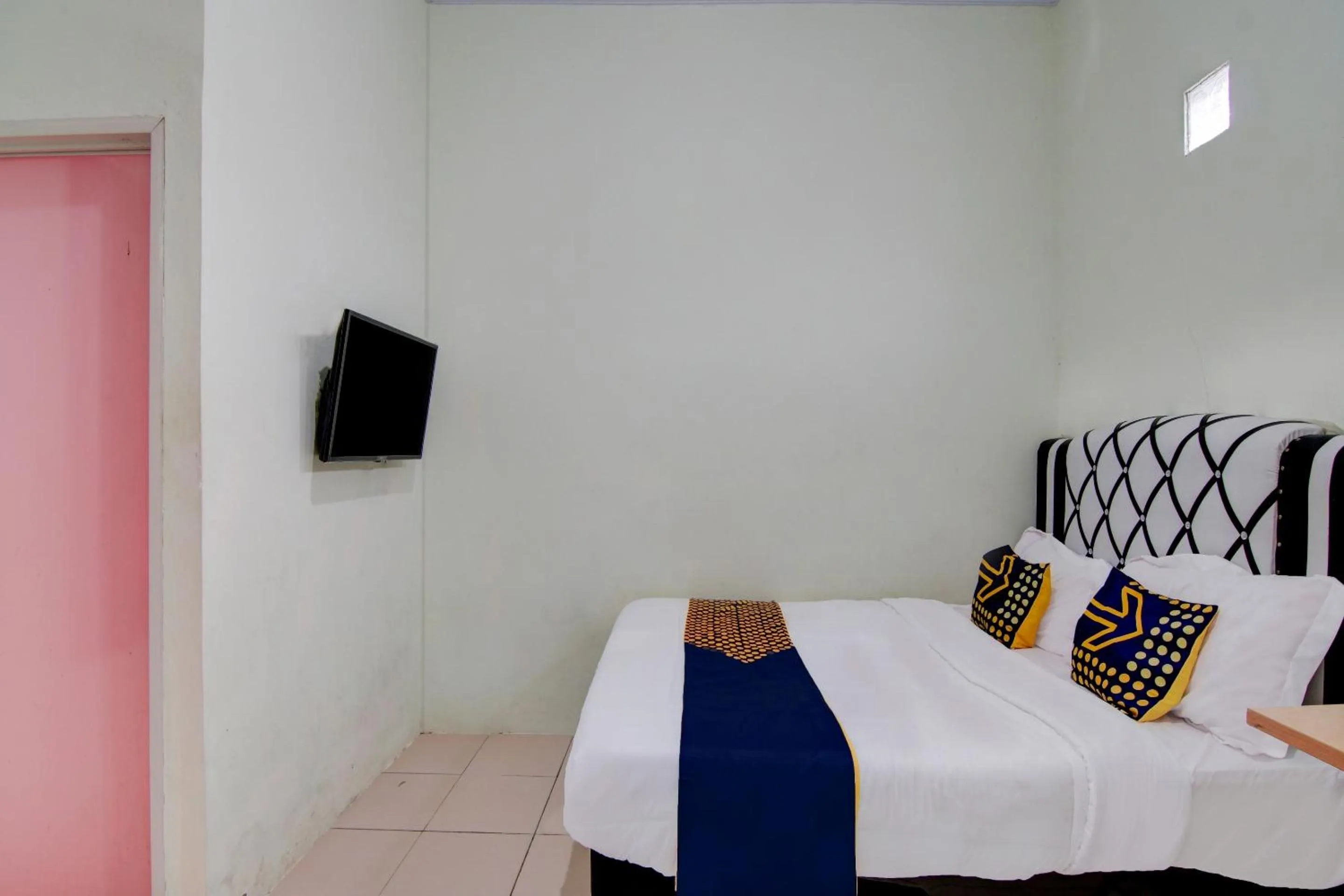 Bedroom, Bed in Hotel O Awi Stay Syariah Near SIMPANG KAWASAN INDUSTRI WILMAR PELINTUNG