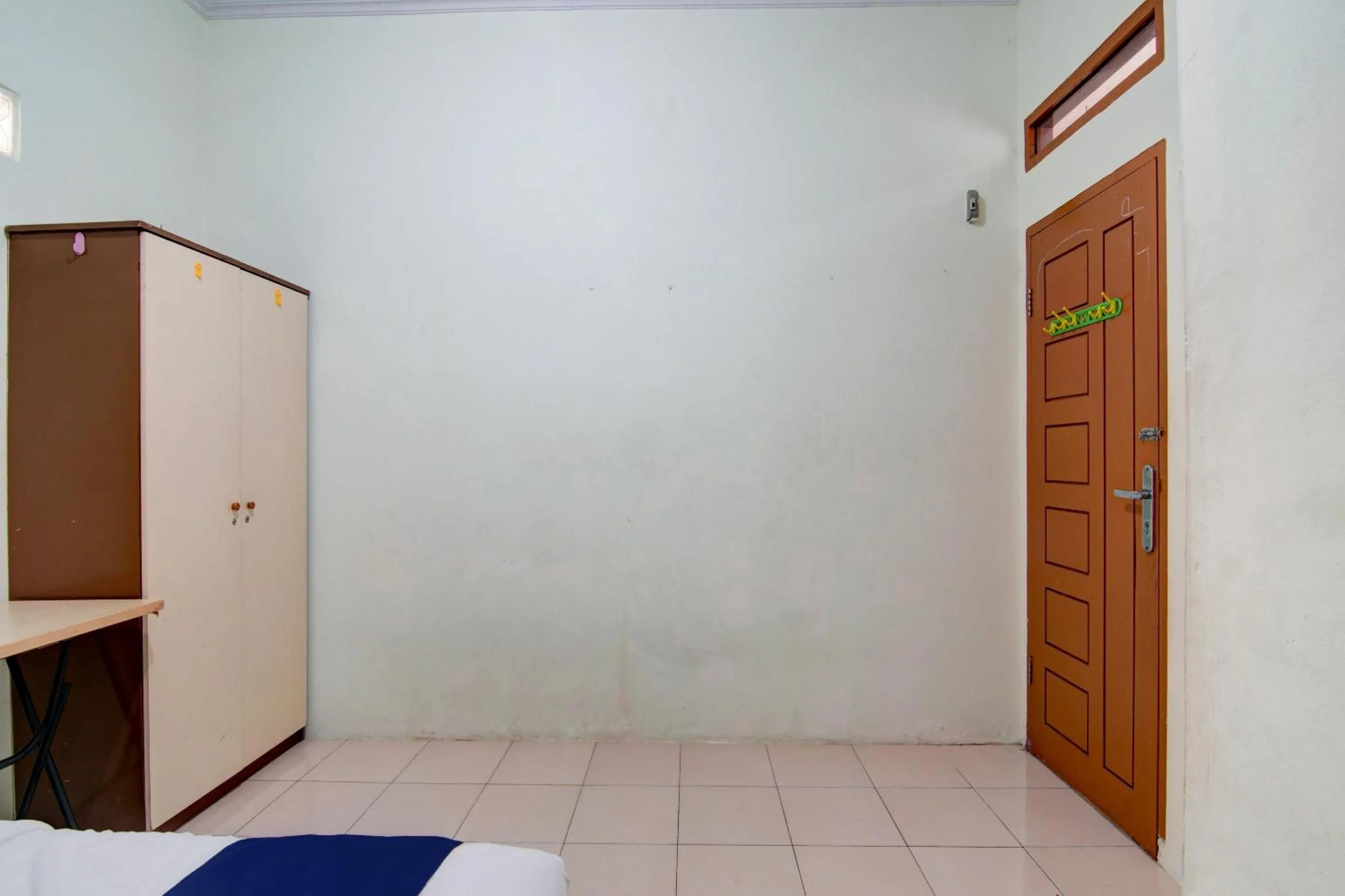 Bedroom, Bed in Hotel O Awi Stay Syariah Near SIMPANG KAWASAN INDUSTRI WILMAR PELINTUNG