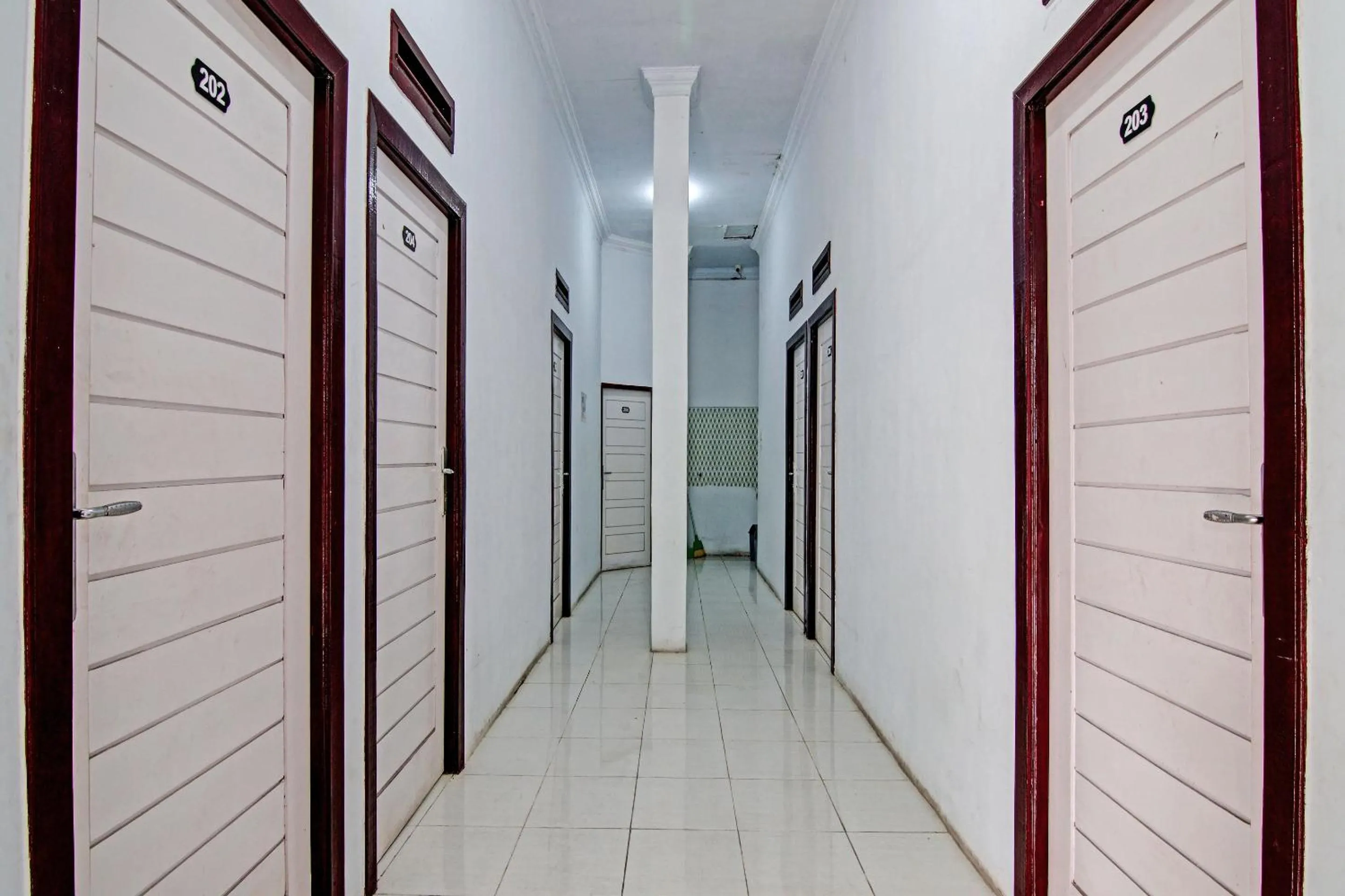 Lobby or reception in Hotel O Lestari Baru Syariah Near SMA Negeri 1 Salo