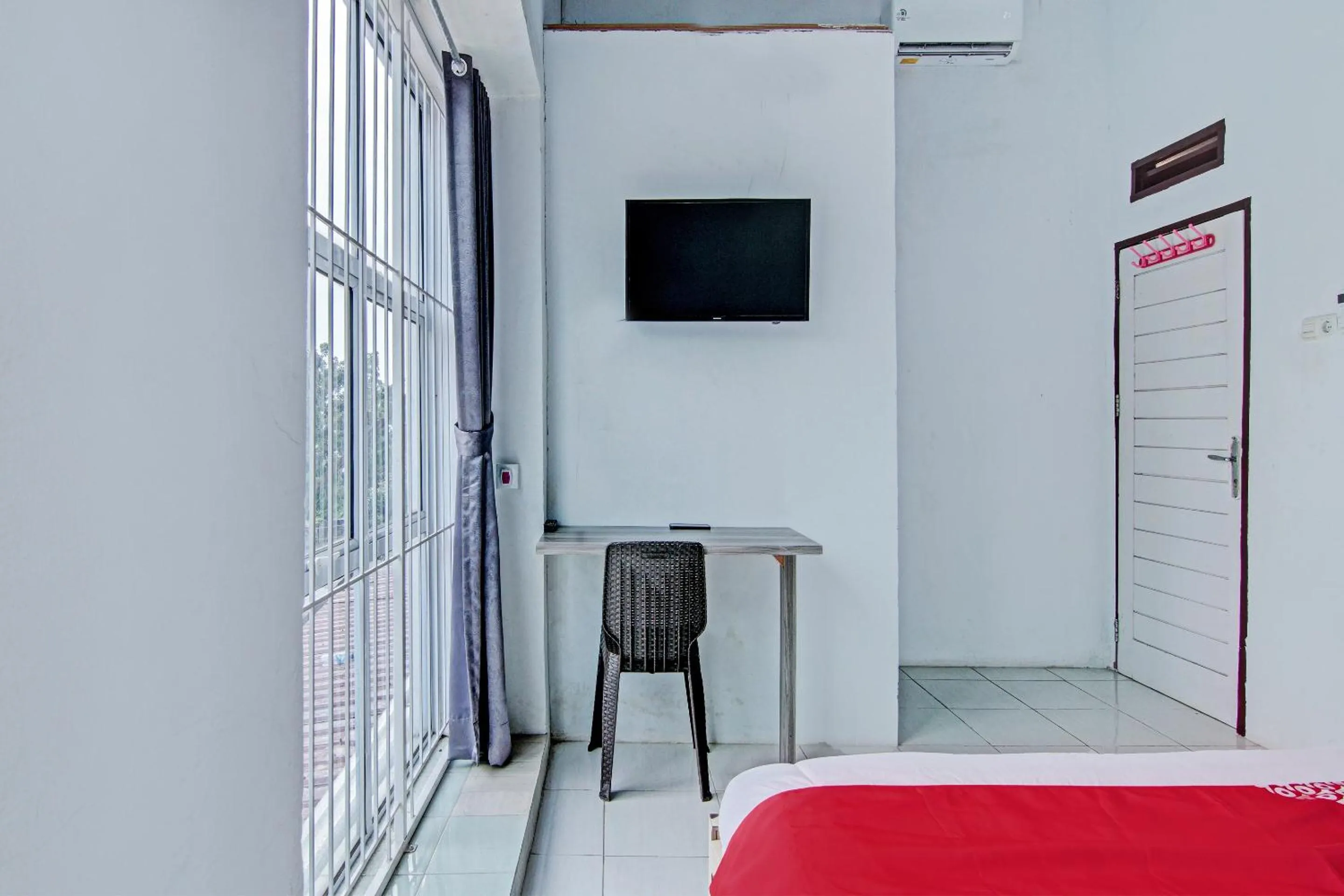 Bedroom, Bed in Hotel O Lestari Baru Syariah Near SMA Negeri 1 Salo