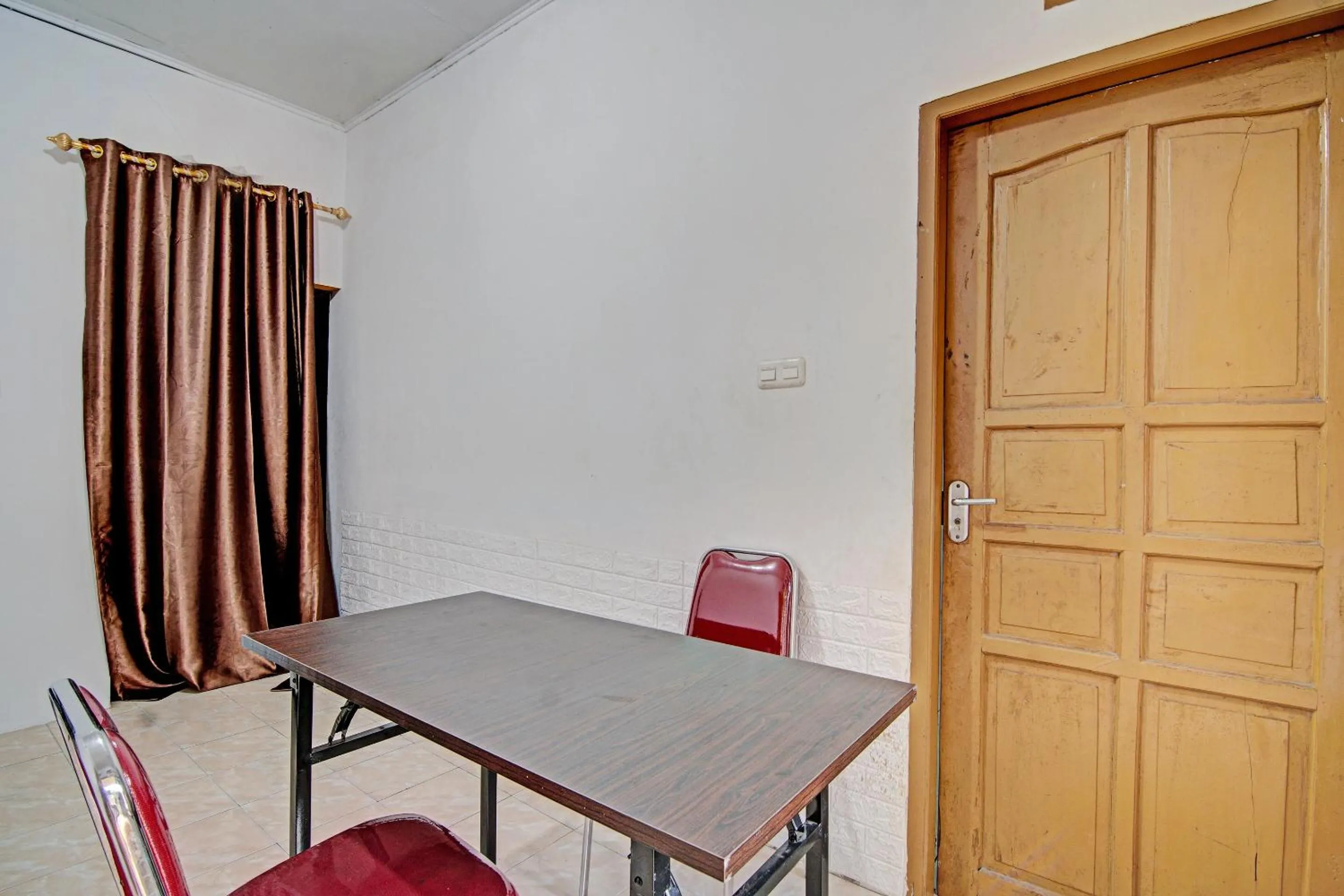 Lobby or reception in Hotel O Penginapan Puti SyariahNearBandara Sultan Syarif Kasim II