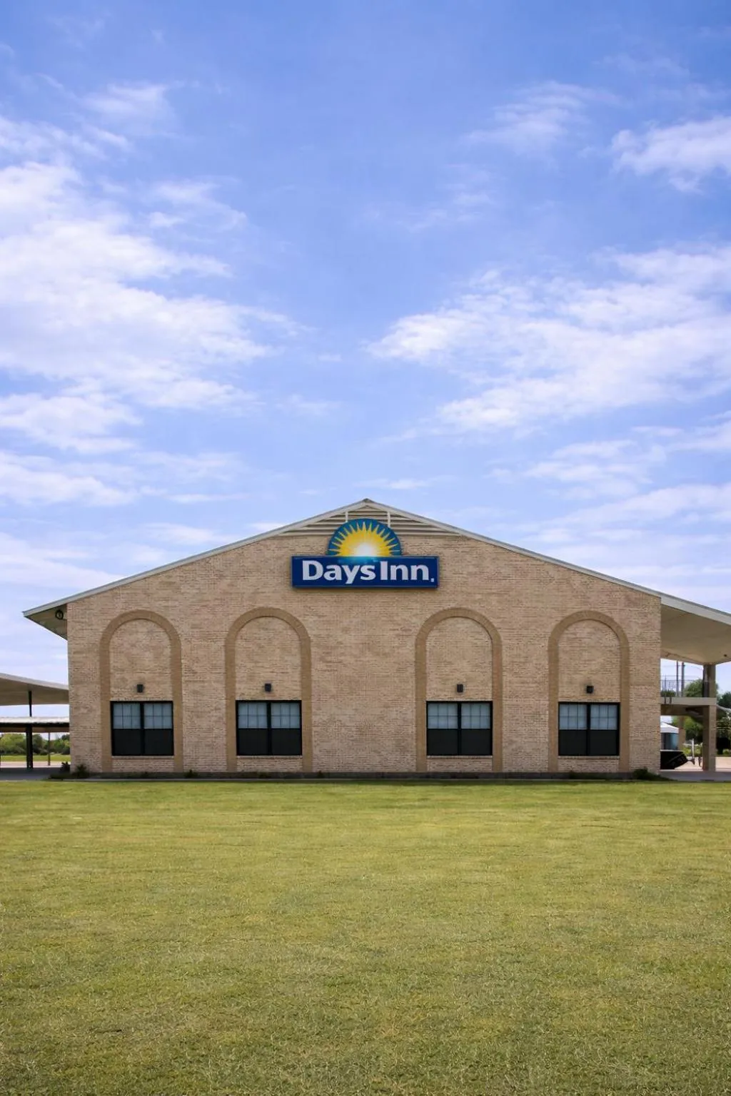 Property building in Days Inn & Suites by Wyndham - Canton First Monday Trade Days