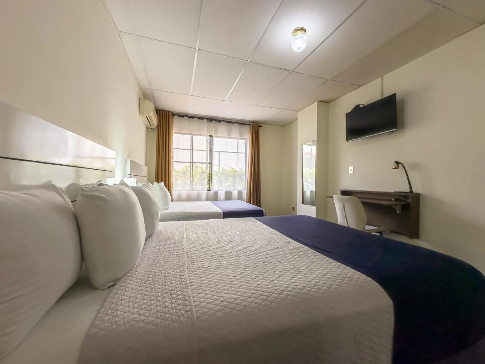 Bed in Cardedeu Suites