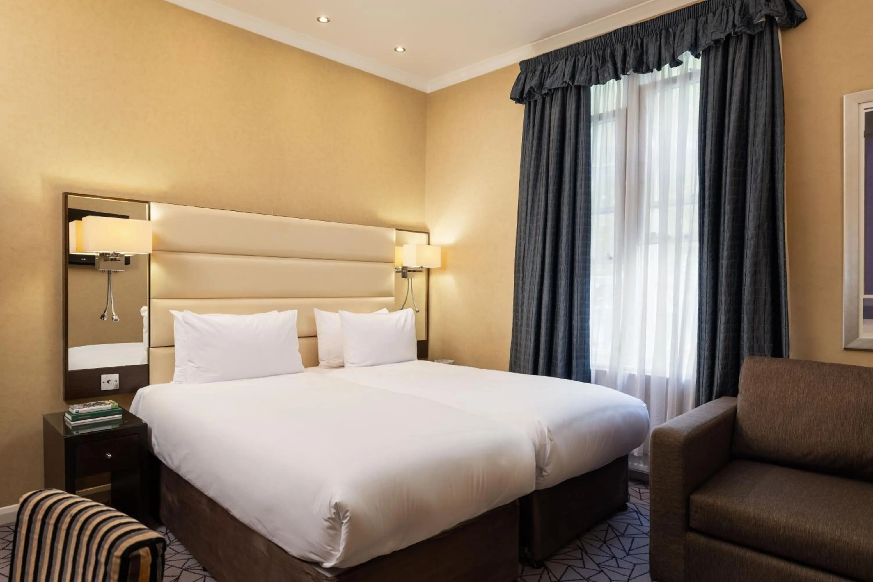 Bedroom, Bed in Park Grand Hyde Park