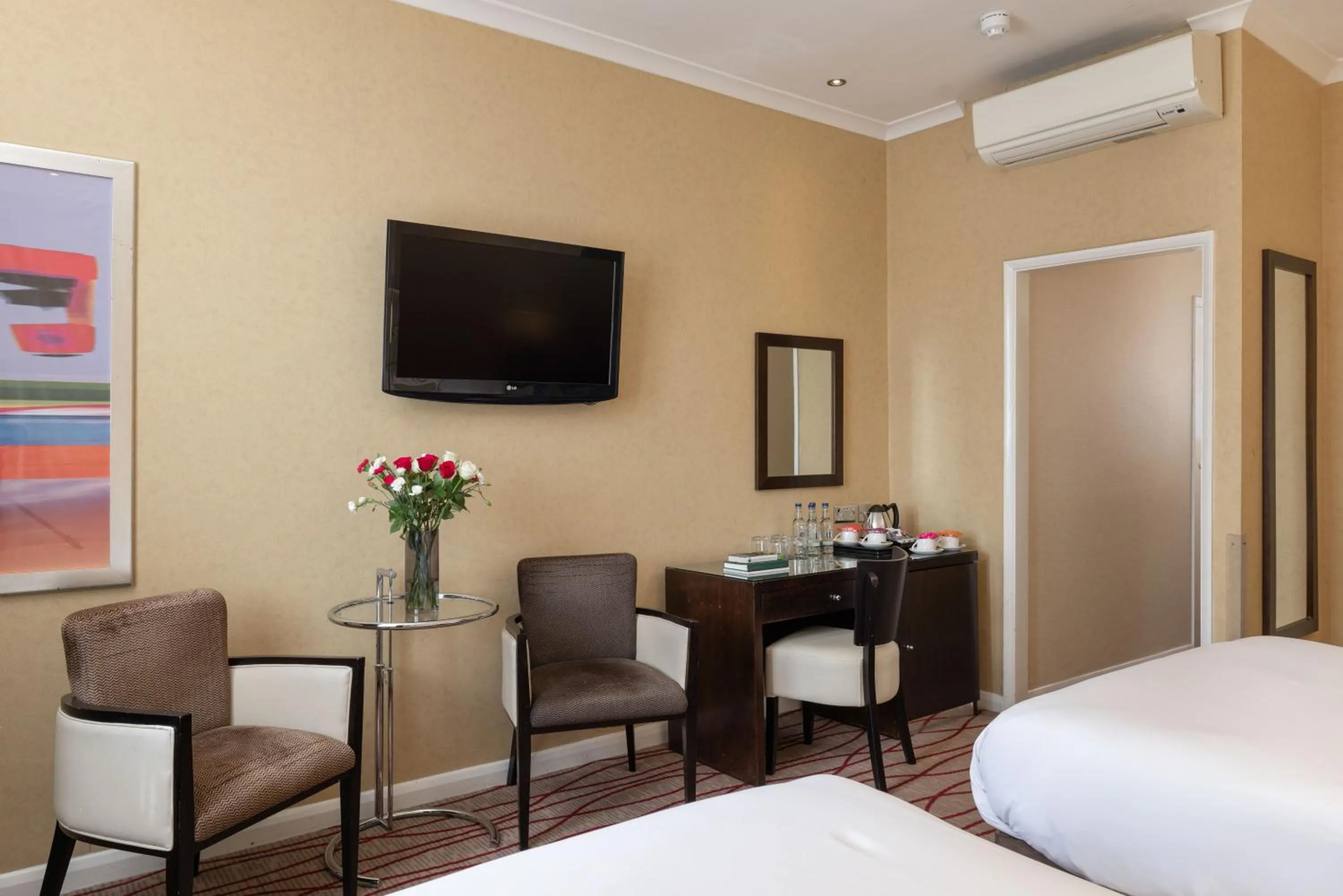 Bed in Park Grand Hyde Park