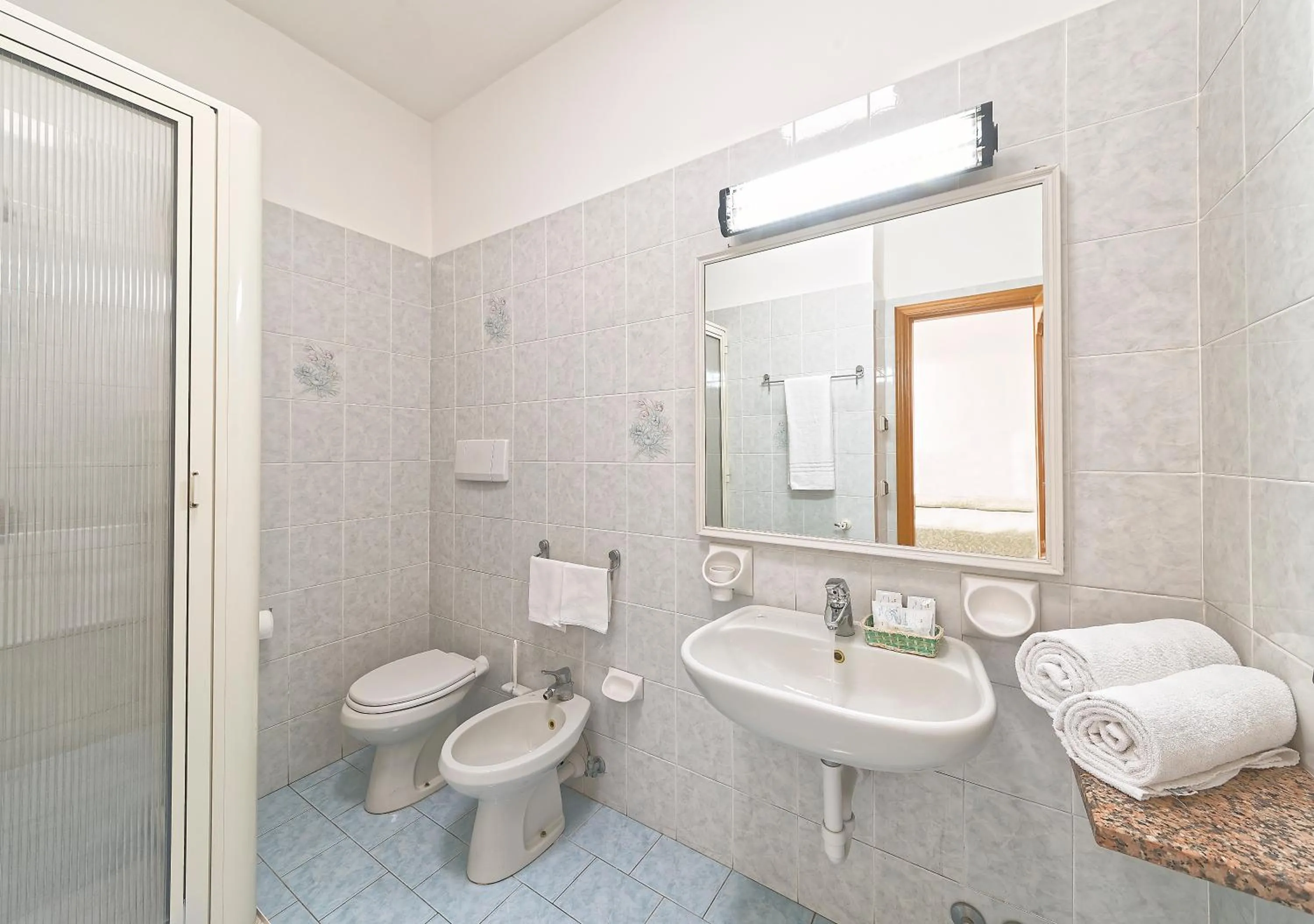 Shower in Hotel Zaro