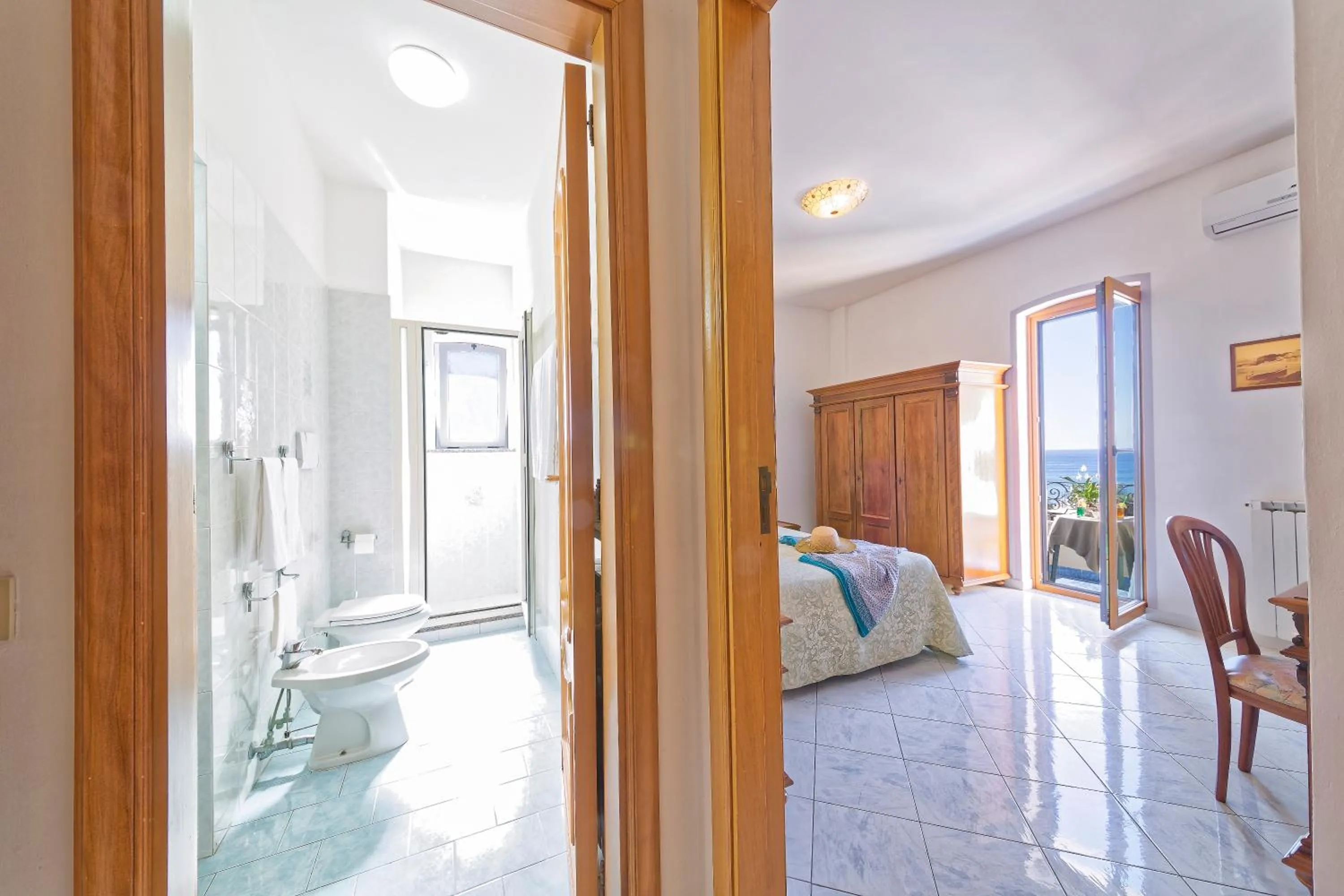 Photo of the whole room in Hotel Zaro