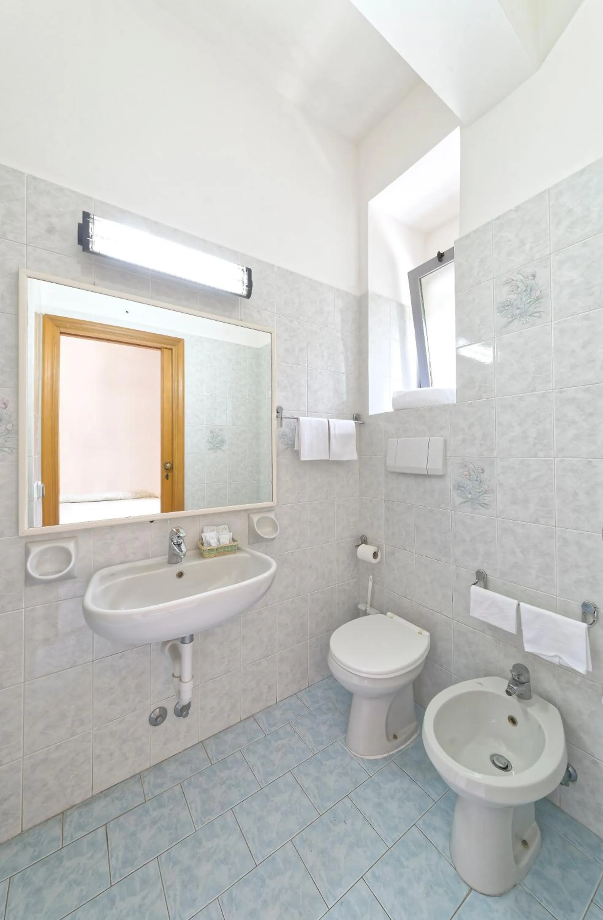 Bathroom in Hotel Zaro