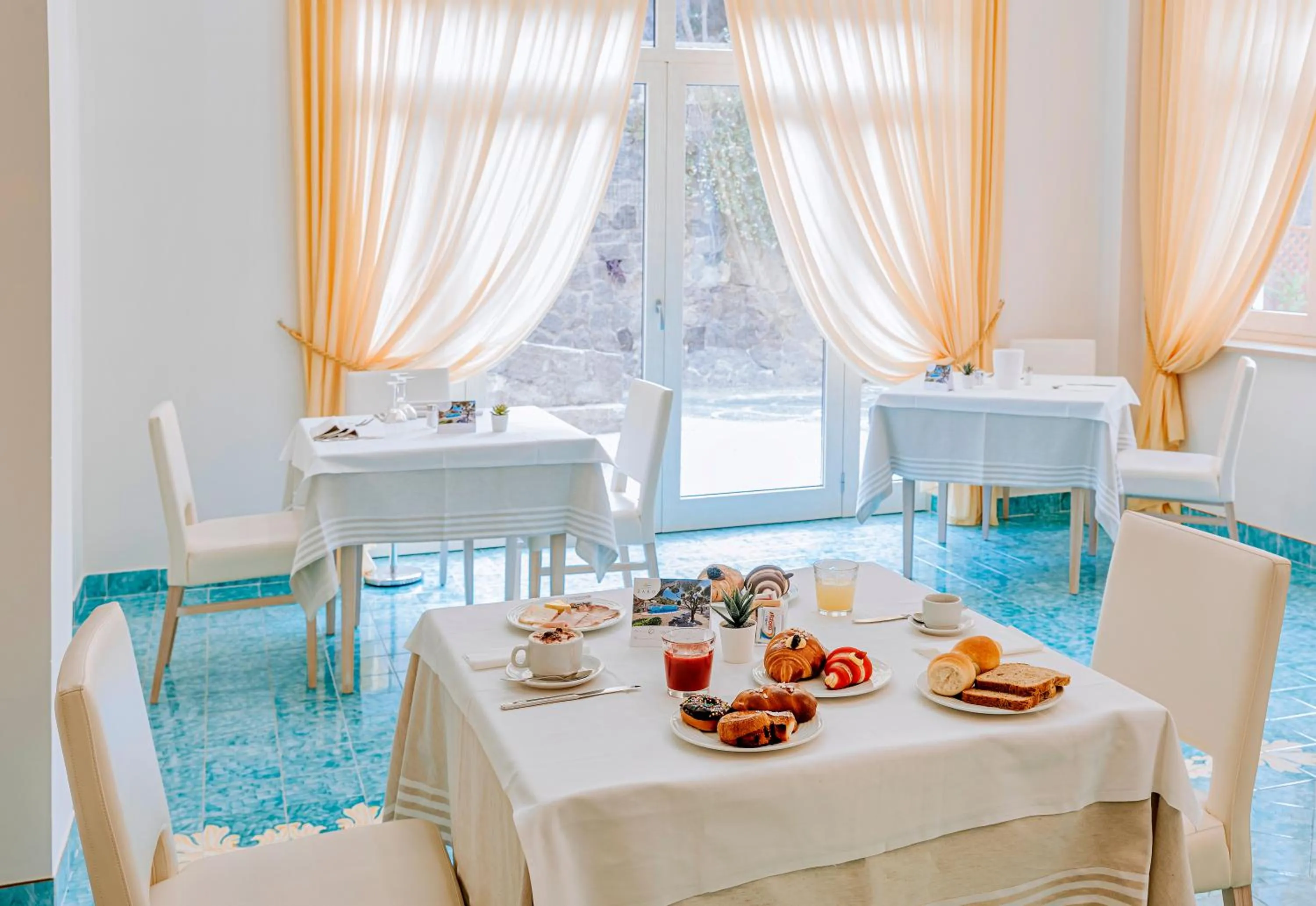 Breakfast in Hotel Zaro