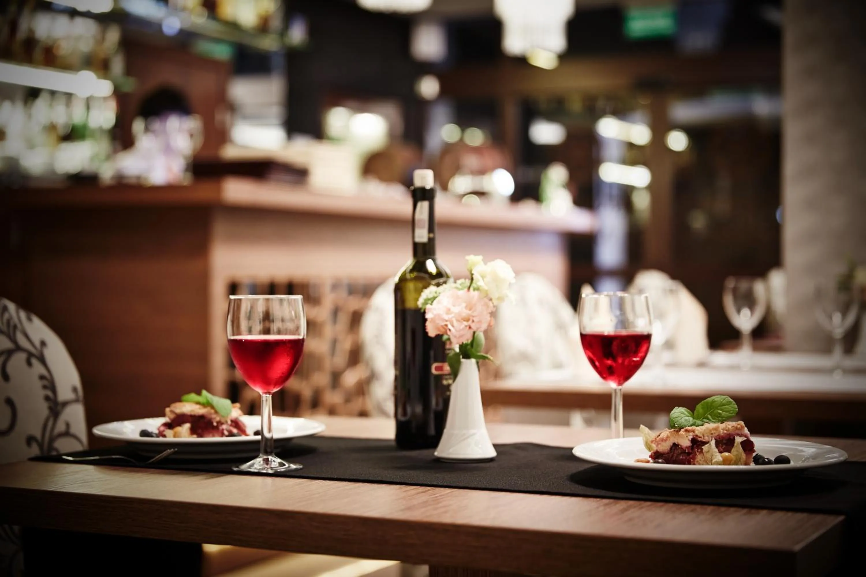 Restaurant/places to eat in Hotel Miodowy Młyn