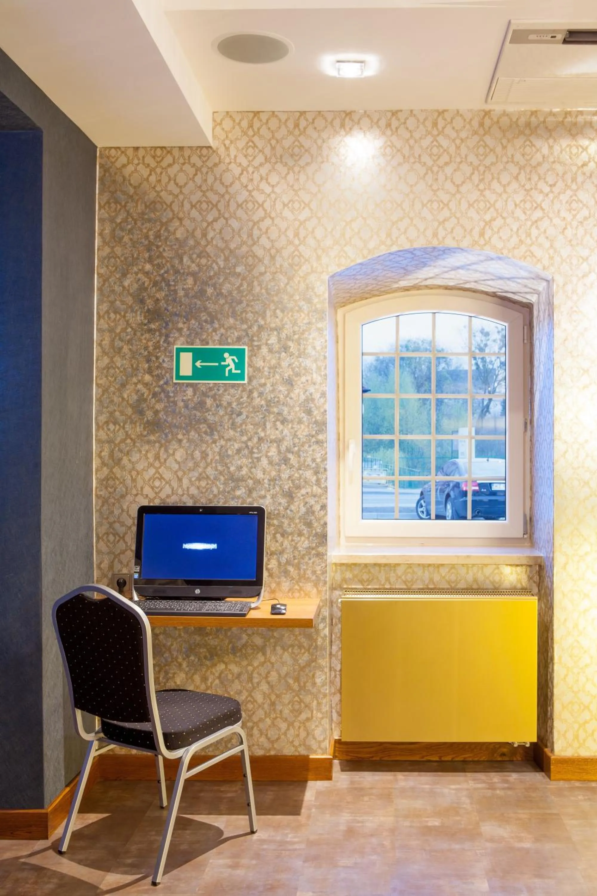 Seating area in Hotel Miodowy Młyn