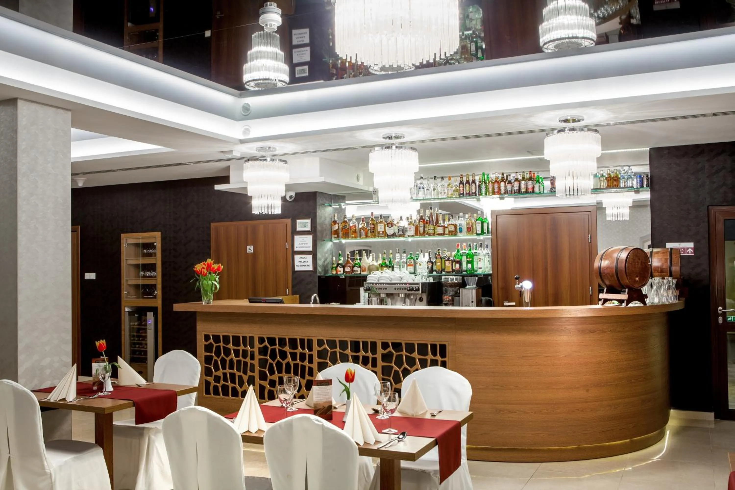 Lounge or bar in Hotel Miodowy Młyn