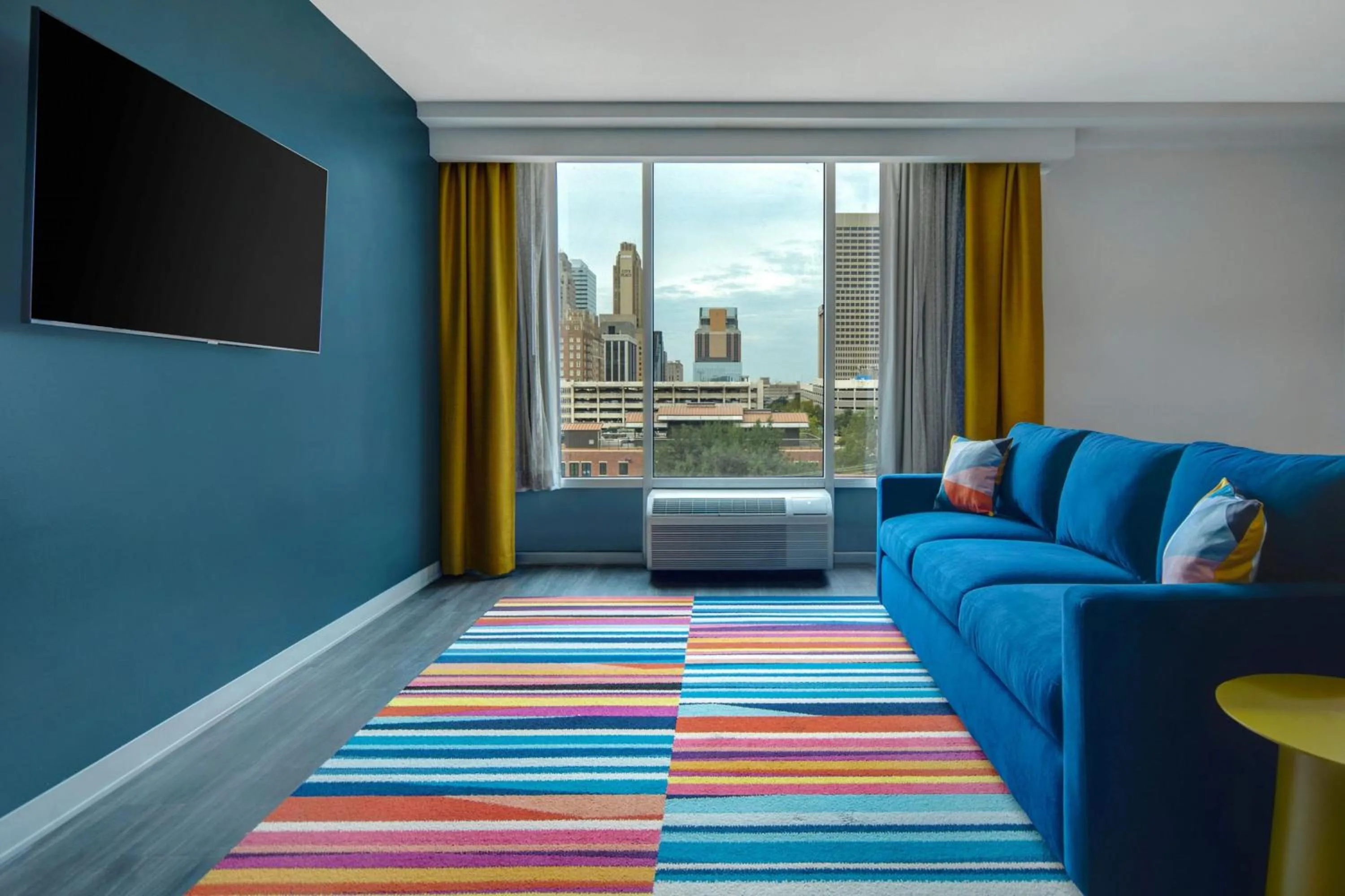Photo of the whole room in Aloft Oklahoma City Downtown – Bricktown