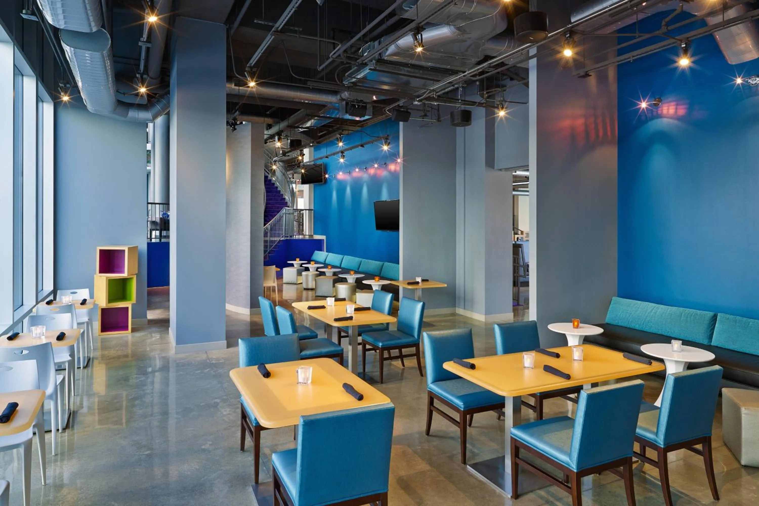 Lounge or bar in Aloft Oklahoma City Downtown – Bricktown