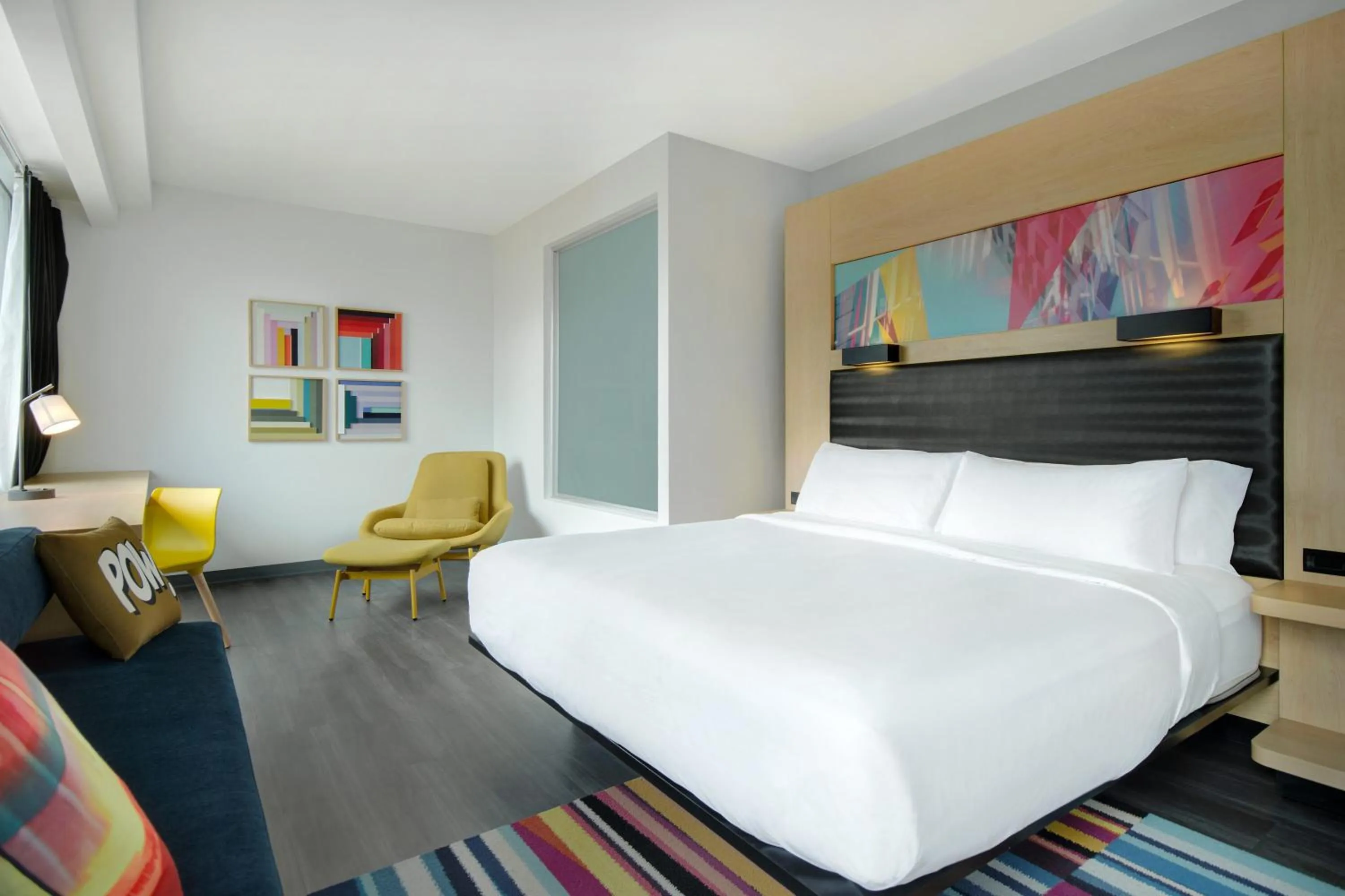 Bed in Aloft Oklahoma City Downtown – Bricktown
