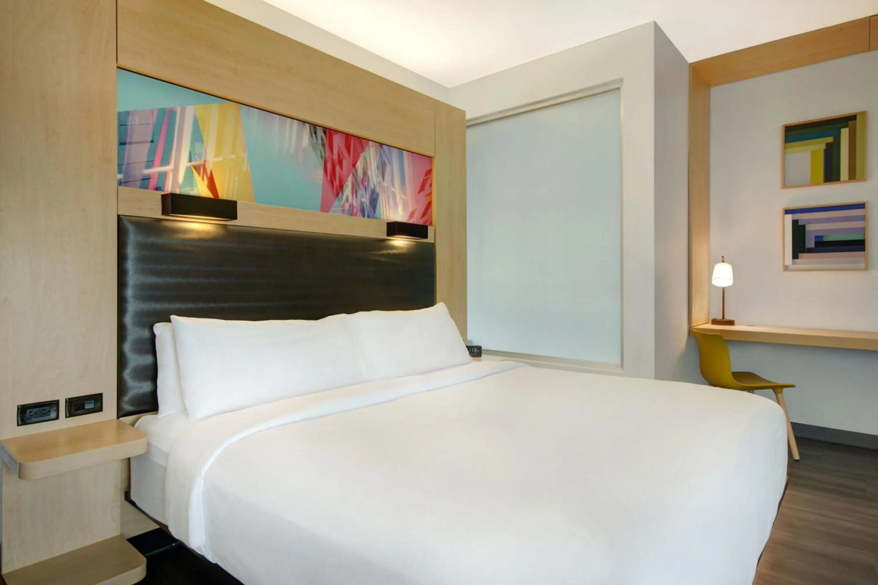 Photo of the whole room, Bed in Aloft Oklahoma City Downtown – Bricktown