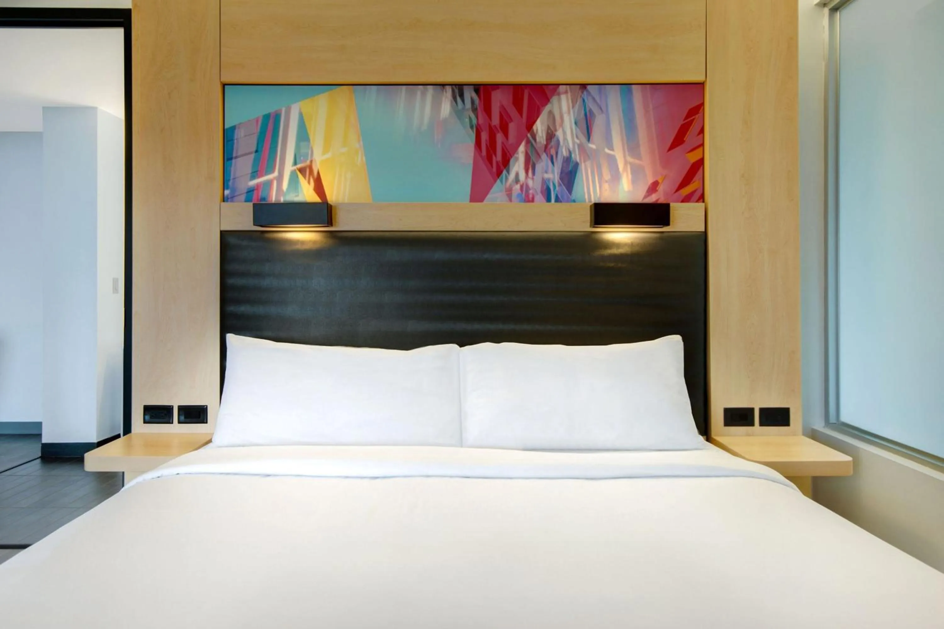 Photo of the whole room, Bed in Aloft Oklahoma City Downtown – Bricktown