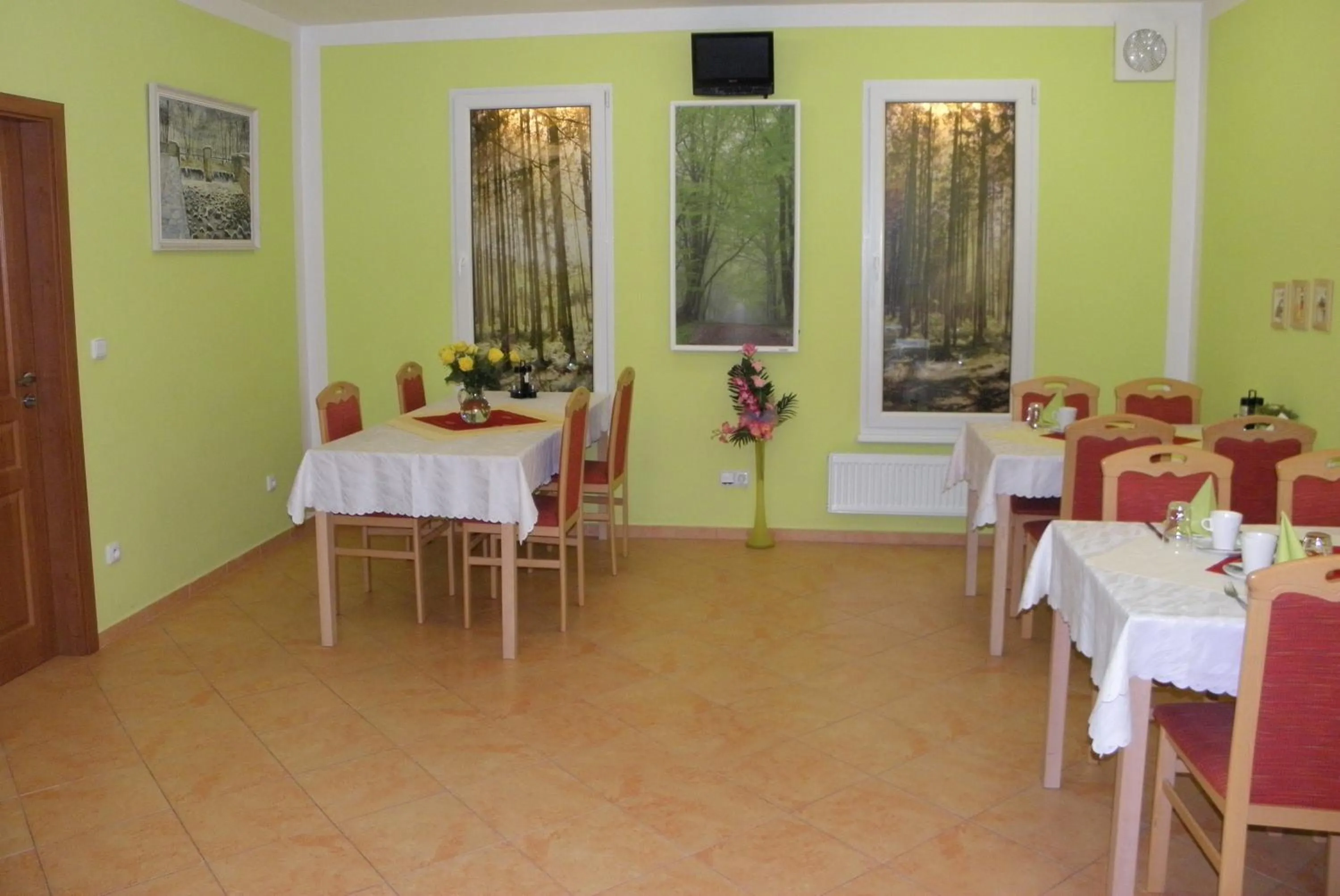 Restaurant/places to eat in Hotel & Motorest V Údolí Zlatého potoka