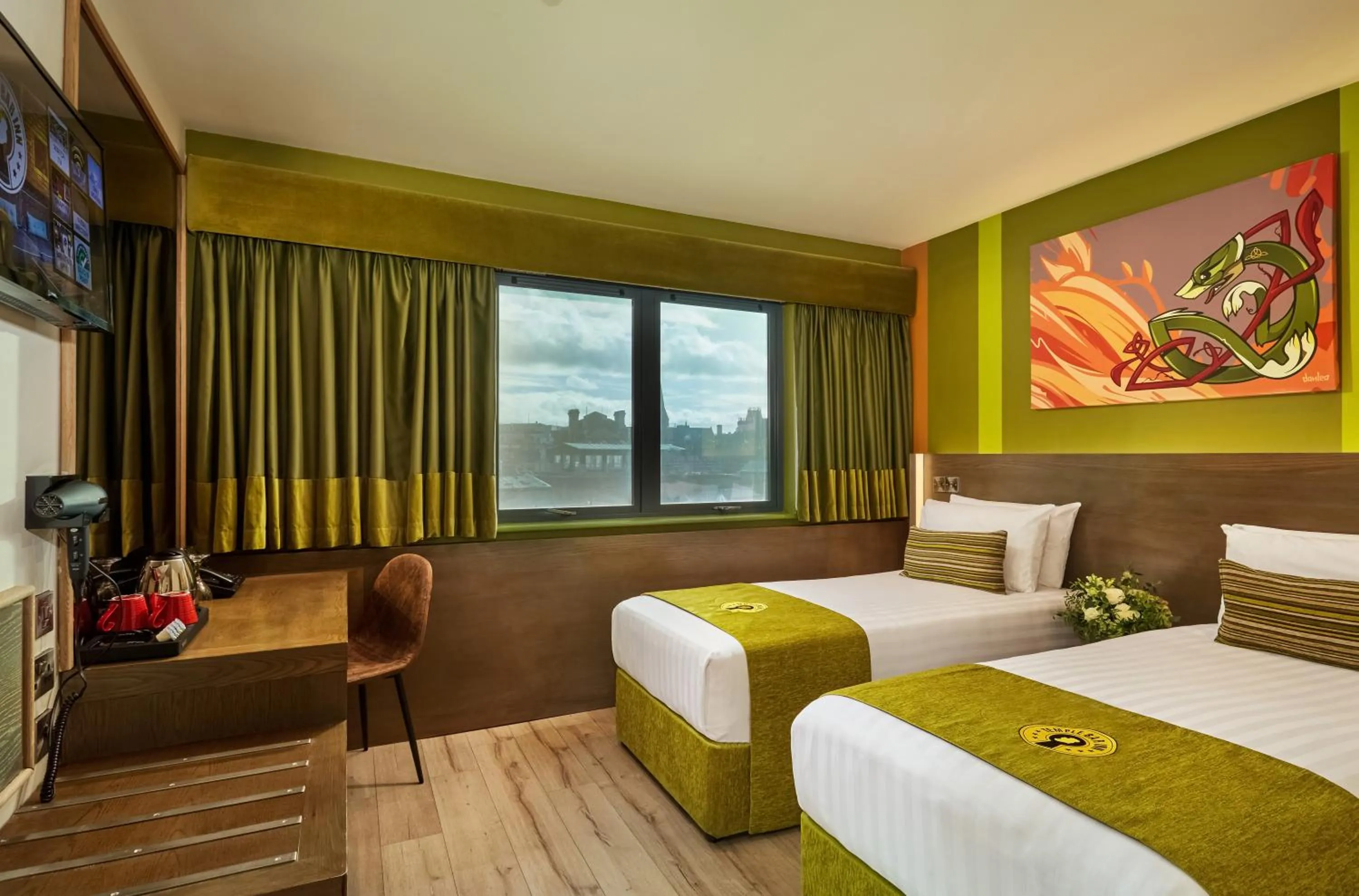 Photo of the whole room, Bed in Temple Bar Inn