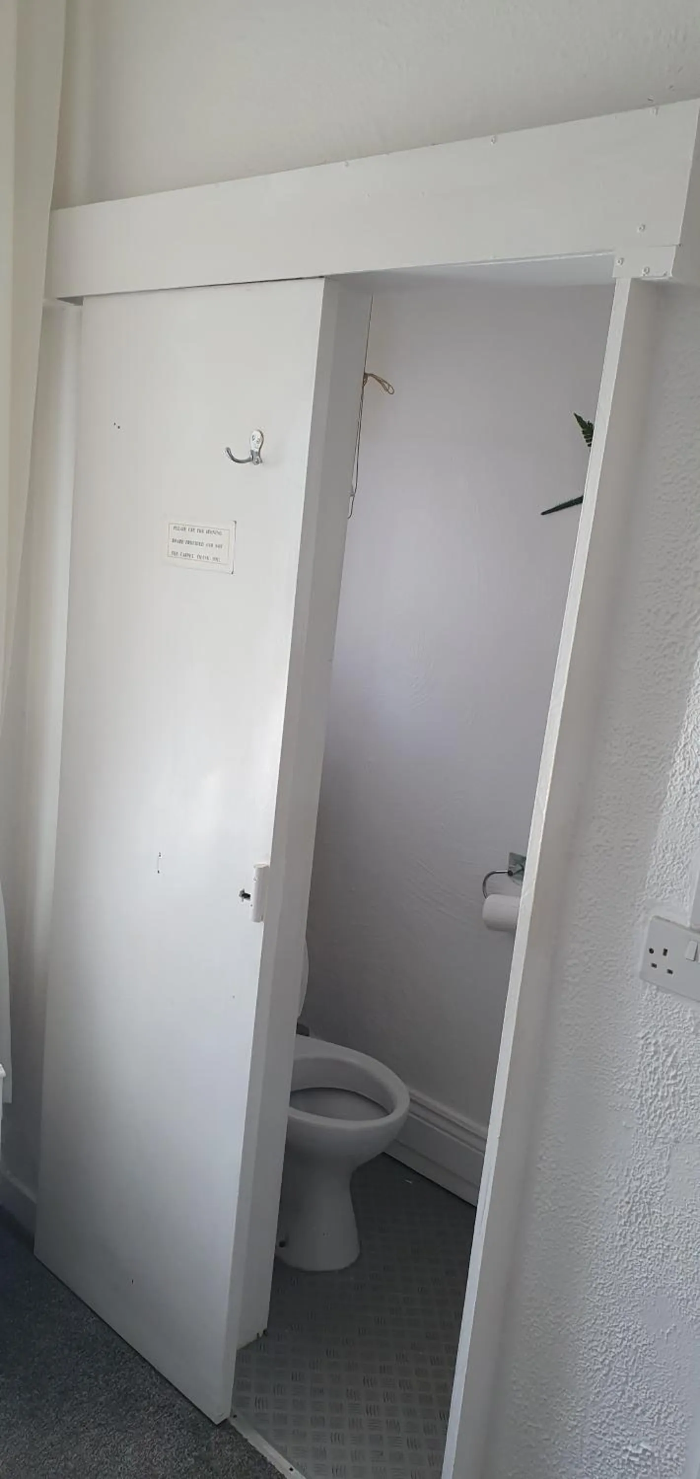 Toilet in Rocklea Hotel