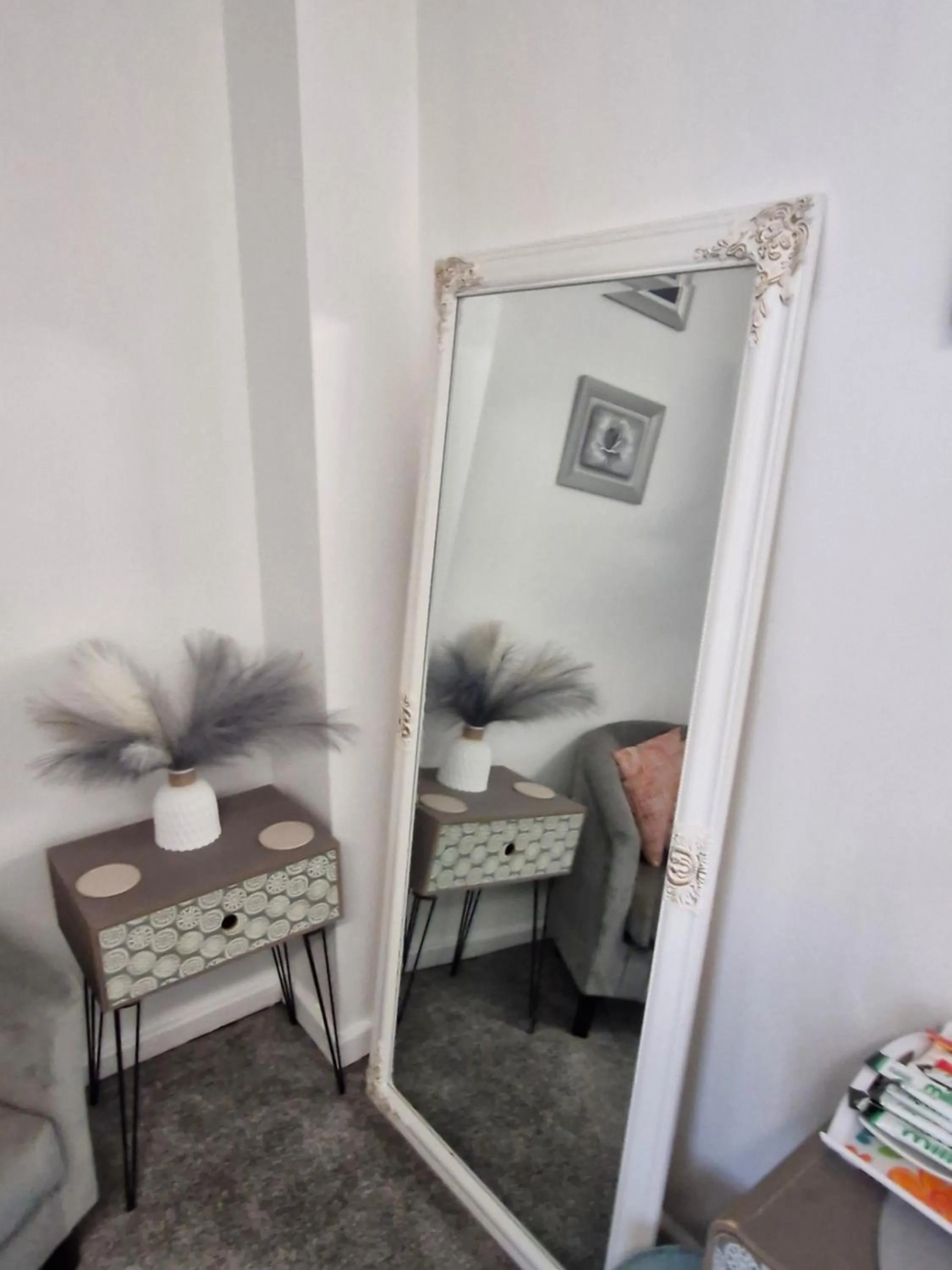 Seating area in Rocklea Hotel