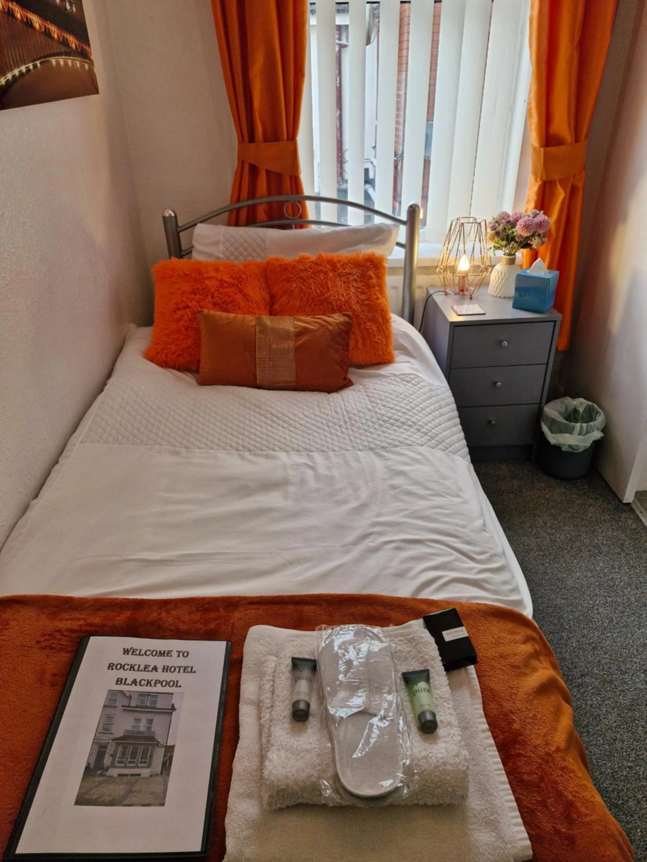 Bed in Rocklea Hotel