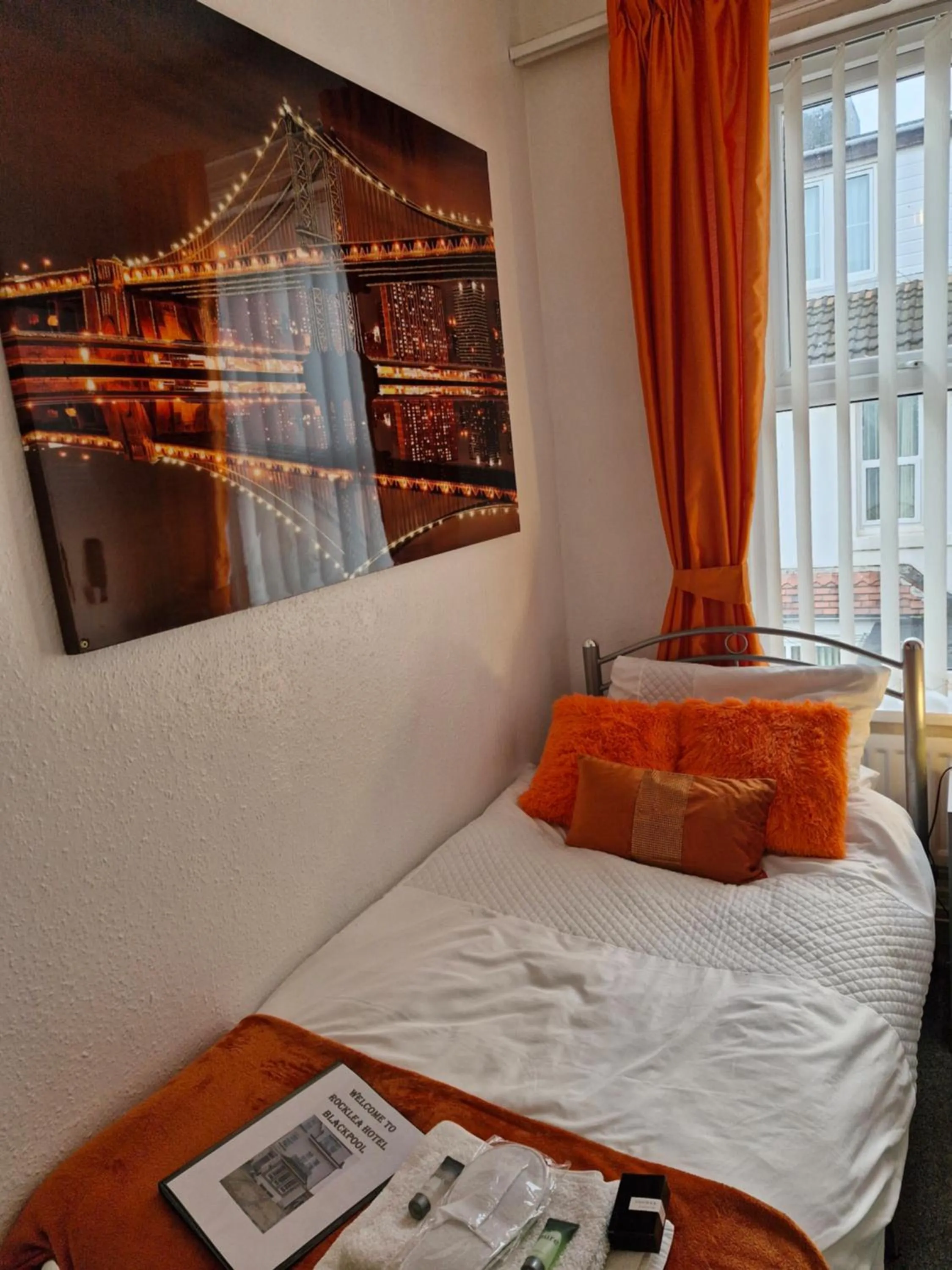 Bedroom, Bed in Rocklea Hotel