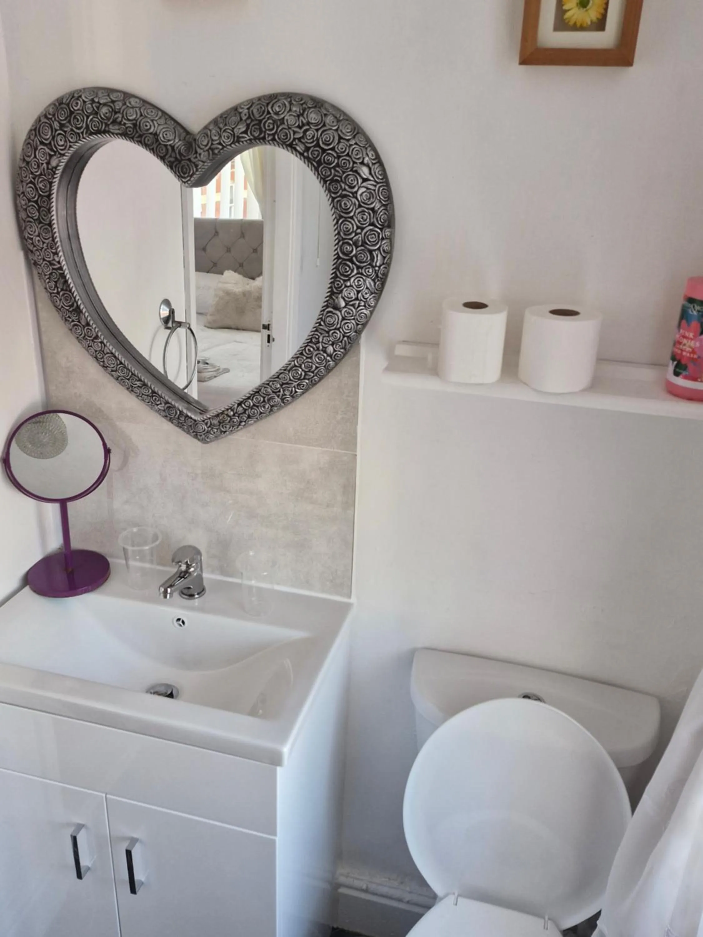 Bathroom in Rocklea Hotel