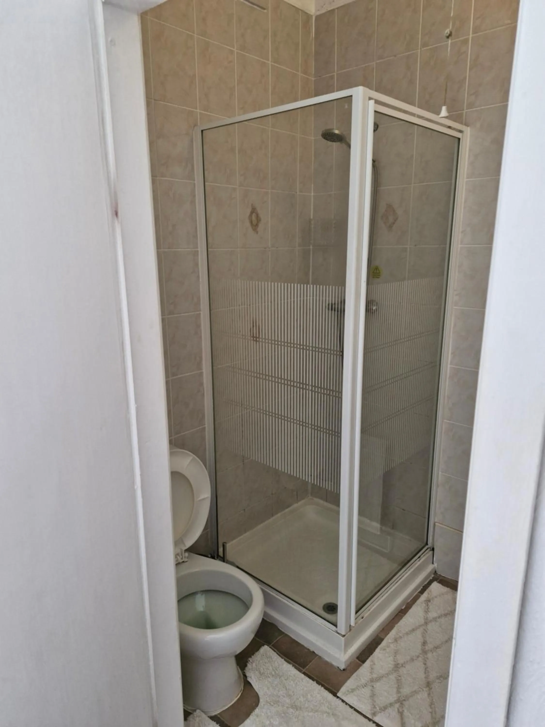 Shower in Rocklea Hotel