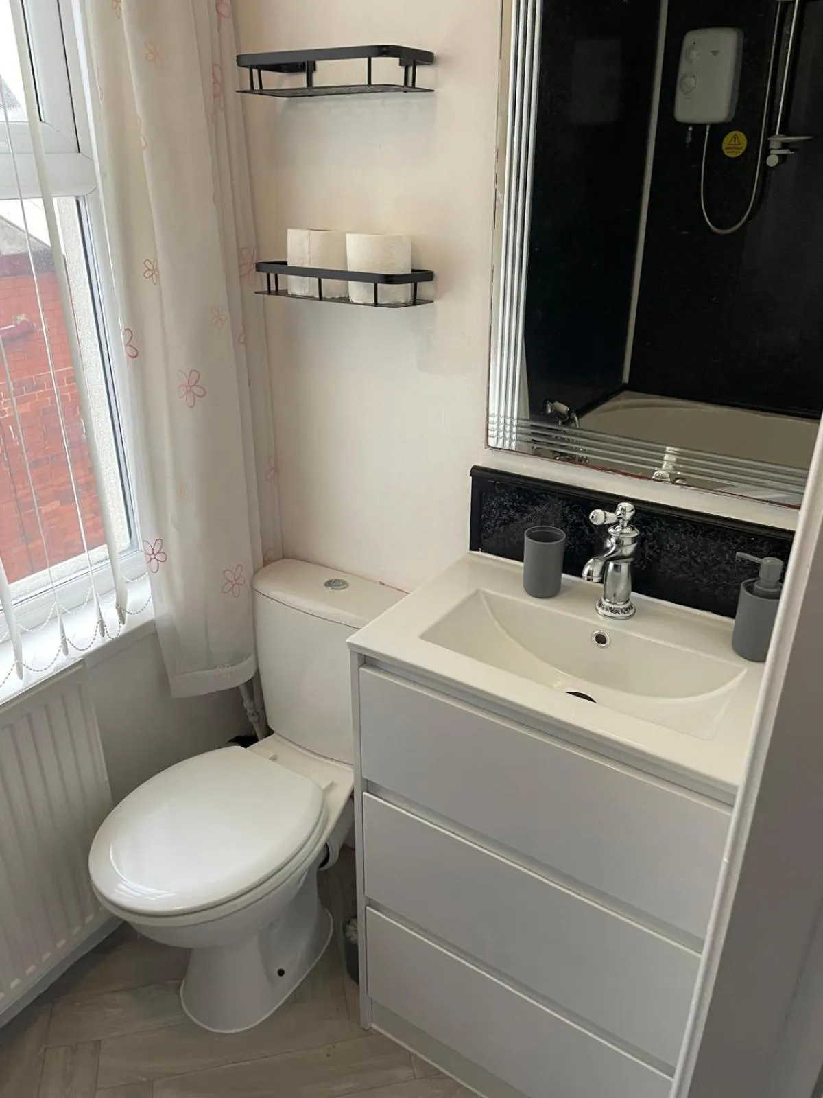 Toilet in Rocklea Hotel