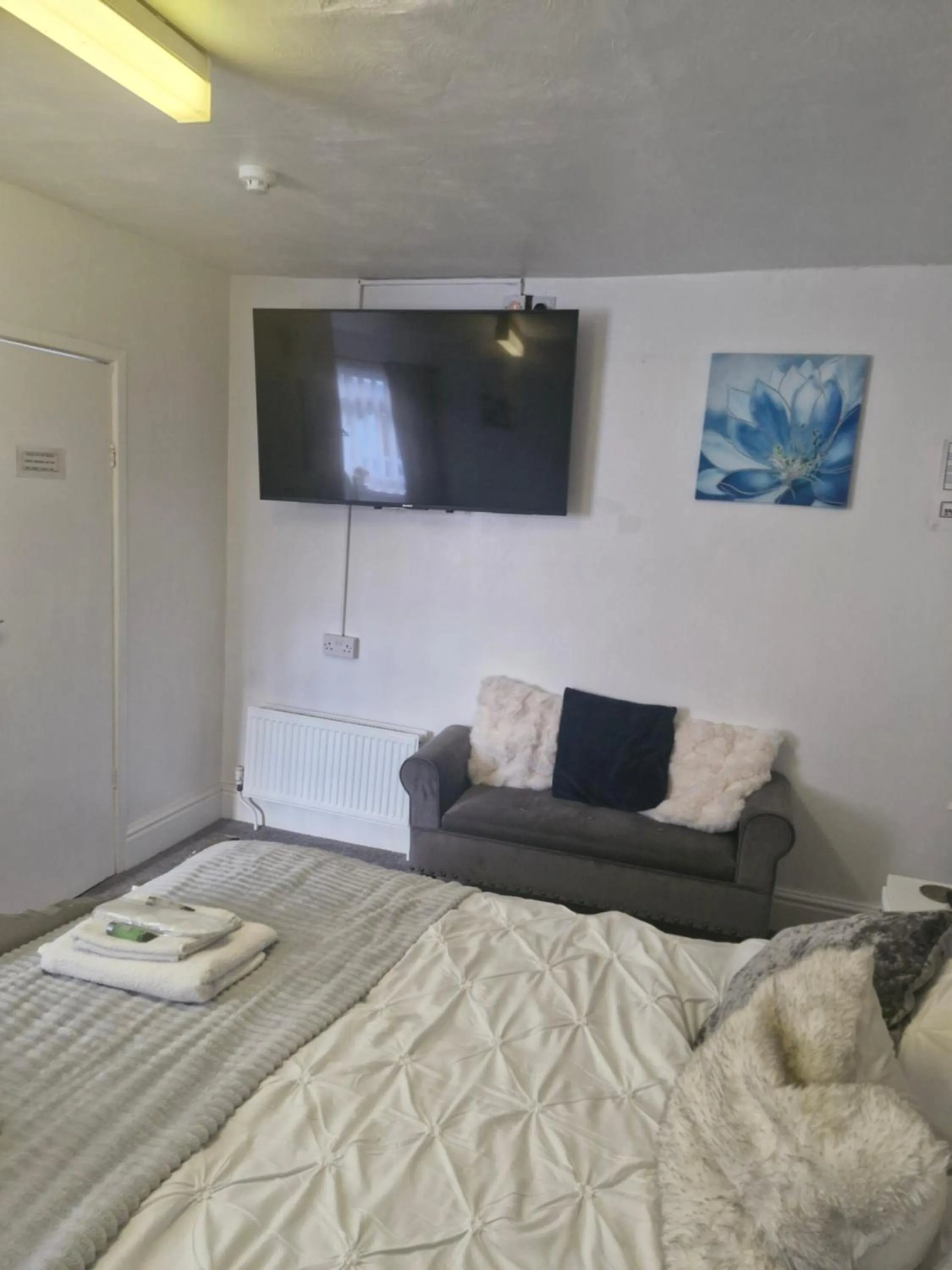 TV and multimedia, Bed in Rocklea Hotel