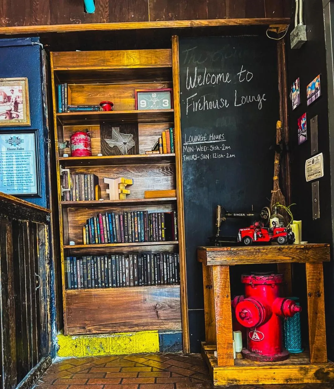 Lounge or bar in Firehouse Hostel