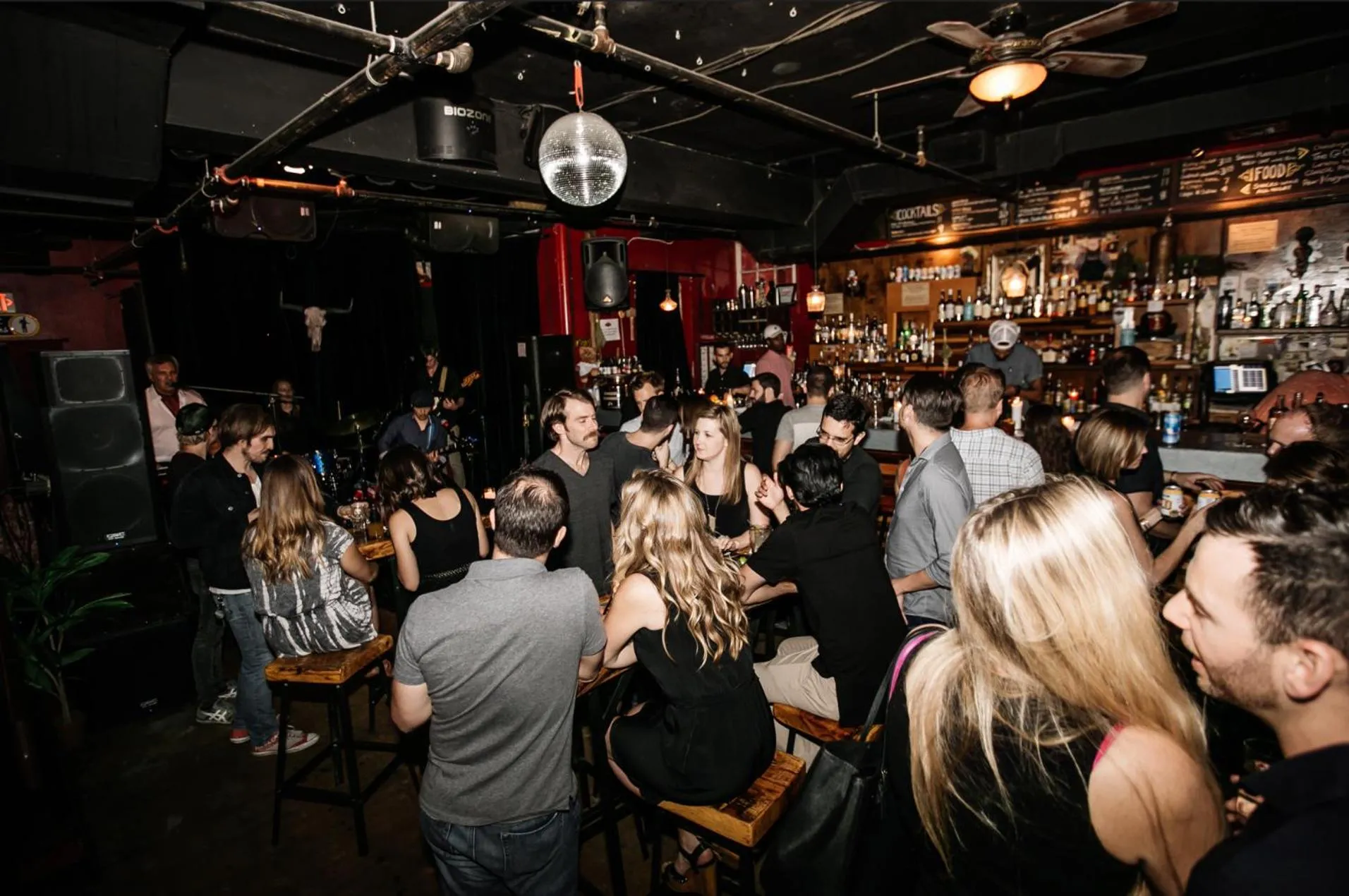 Lounge or bar in Firehouse Hostel