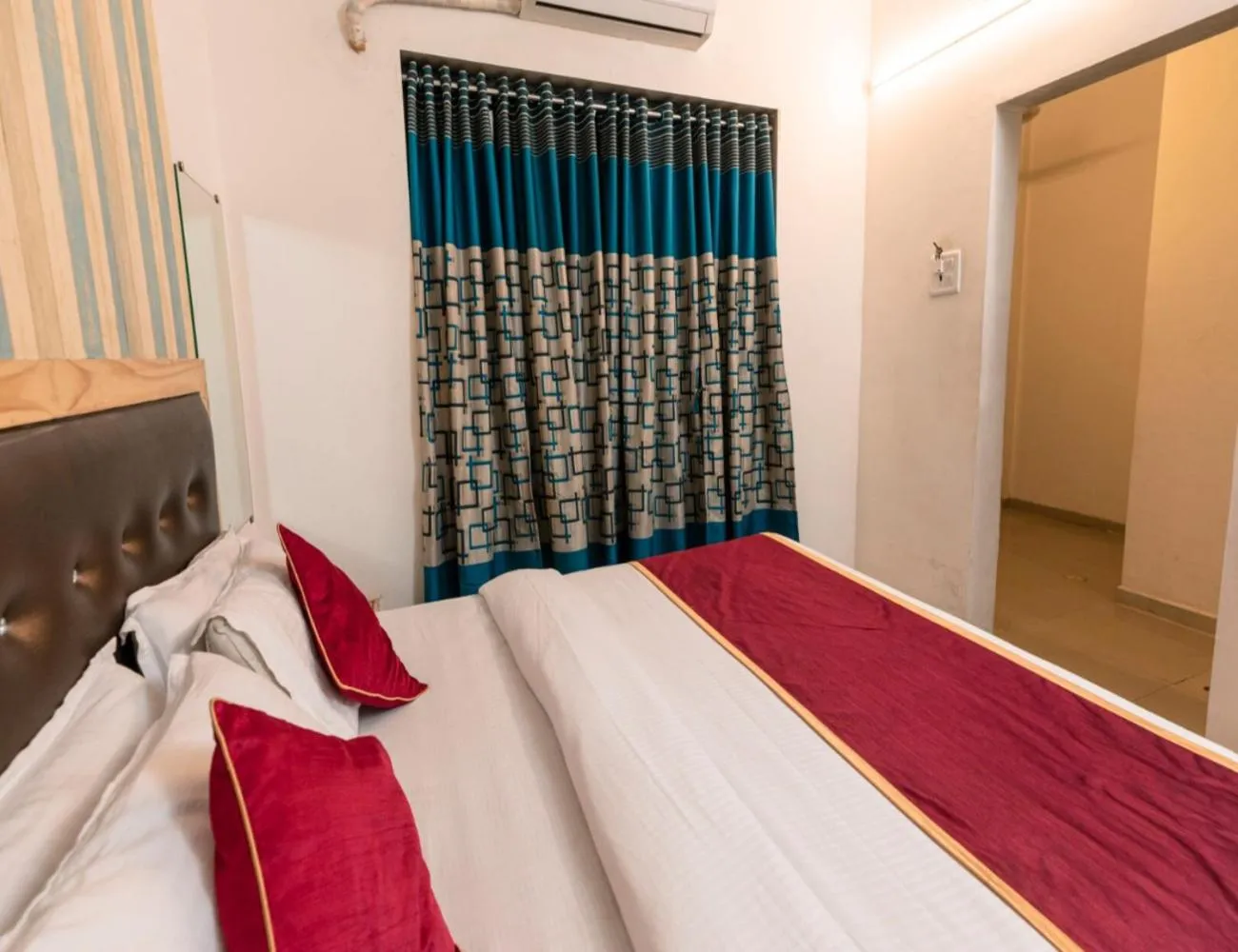 wardrobe in Orange Inn Hotel