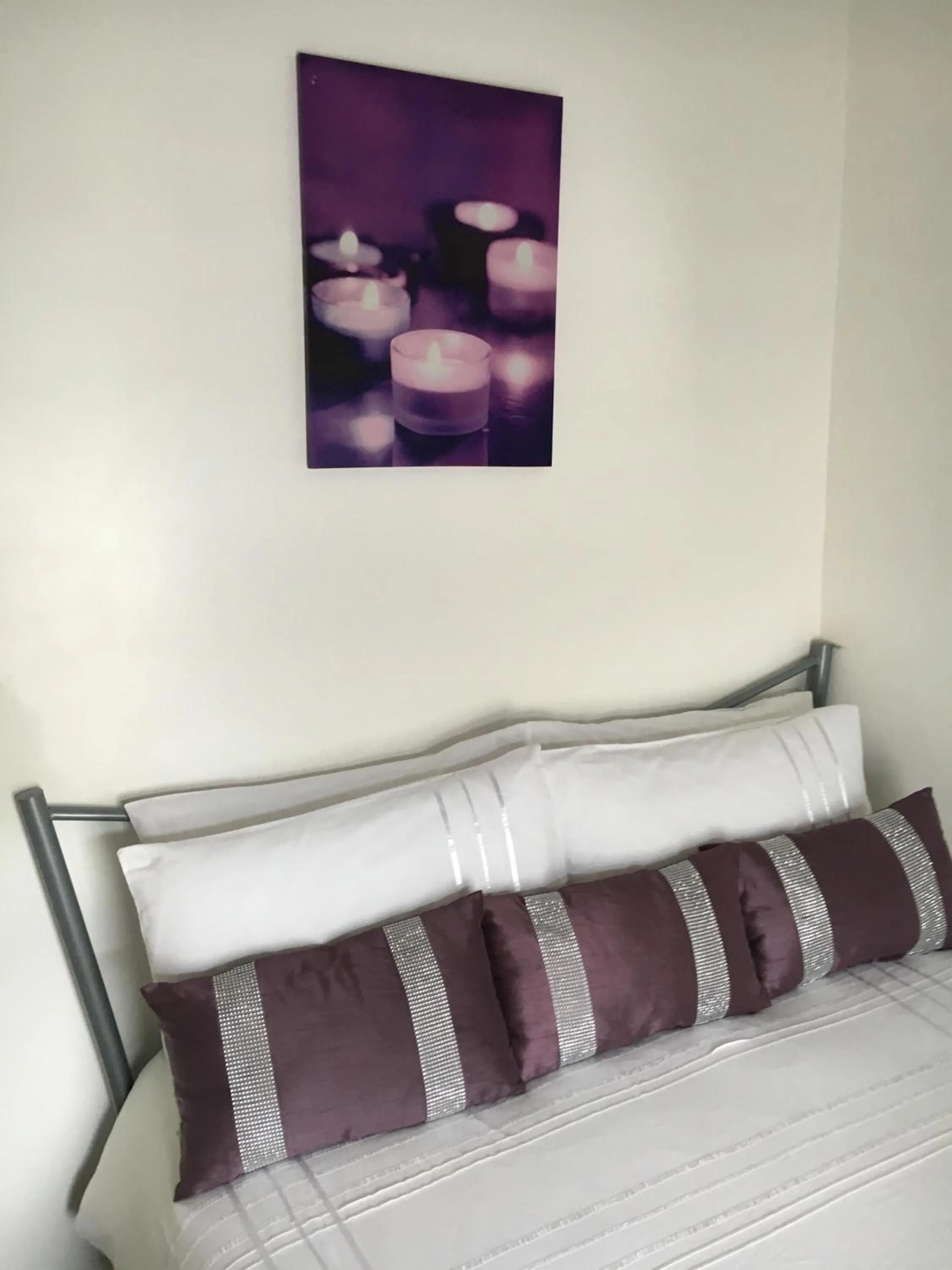 Property building, Bed in Ardern Hotel