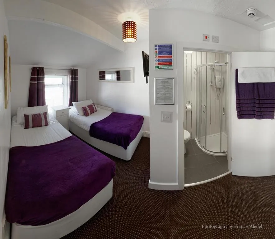 Bedroom, Bed in Ardern Hotel