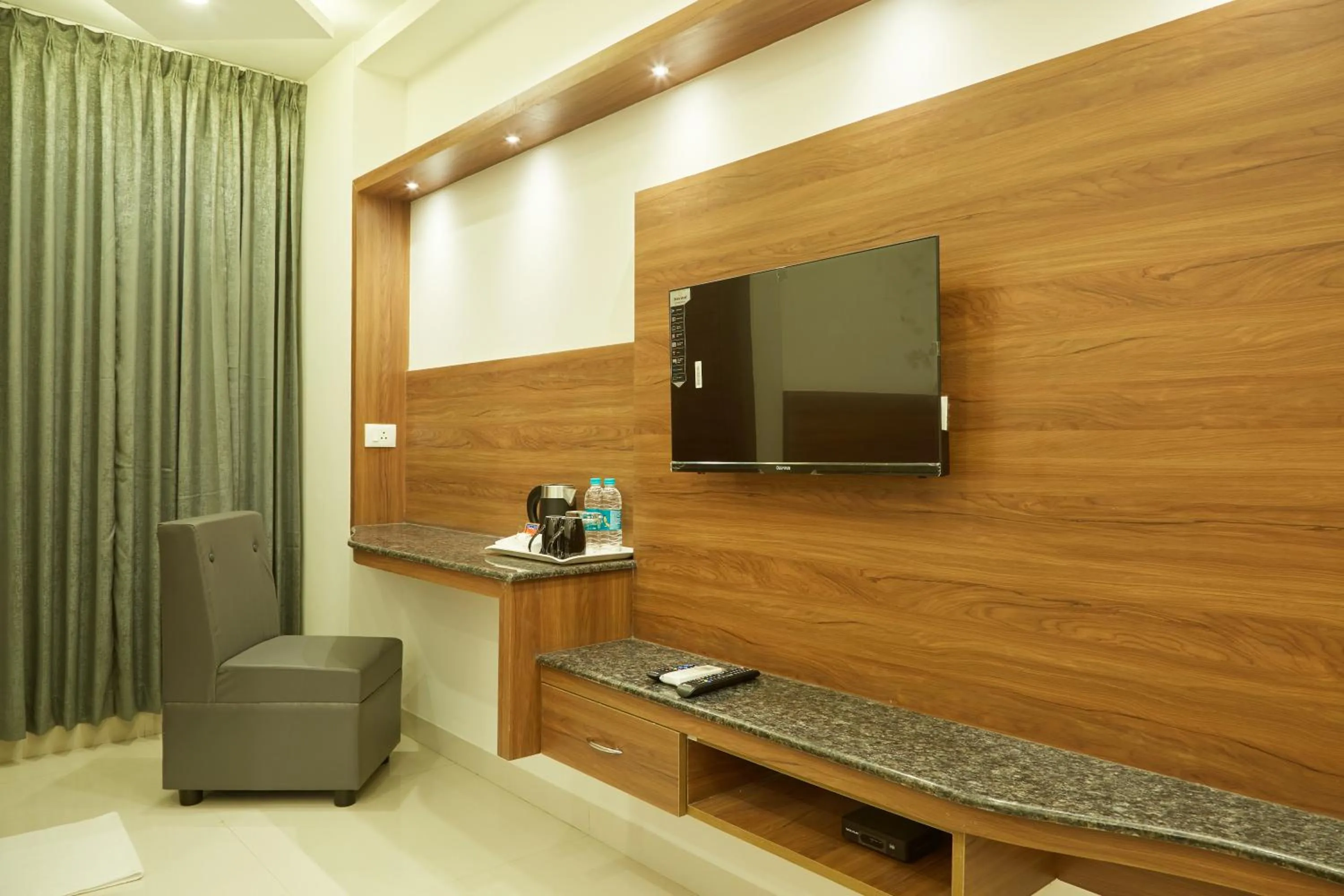 TV and multimedia in VOVO PREMIER HOTEL