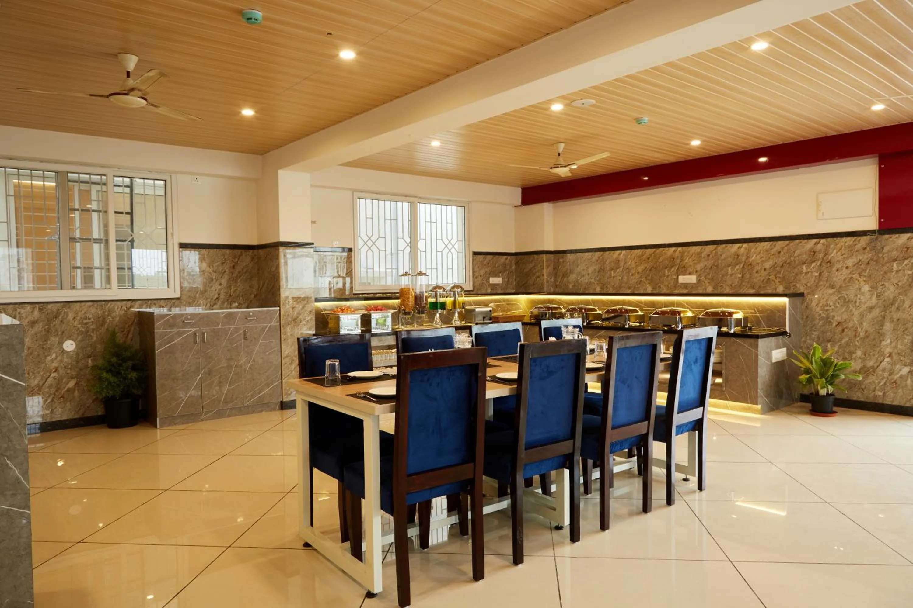 Restaurant/places to eat in VOVO PREMIER HOTEL