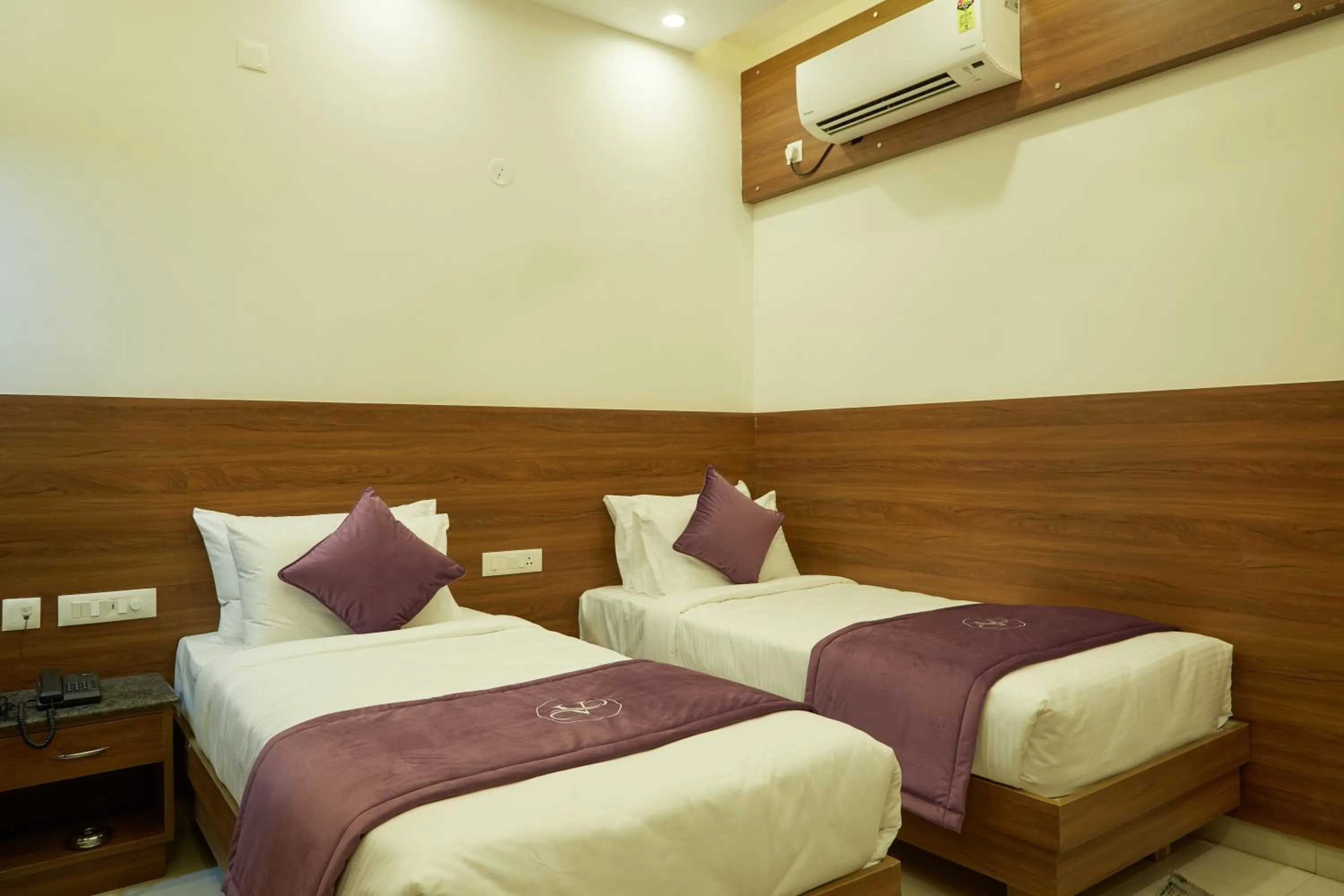 Bed in VOVO PREMIER HOTEL