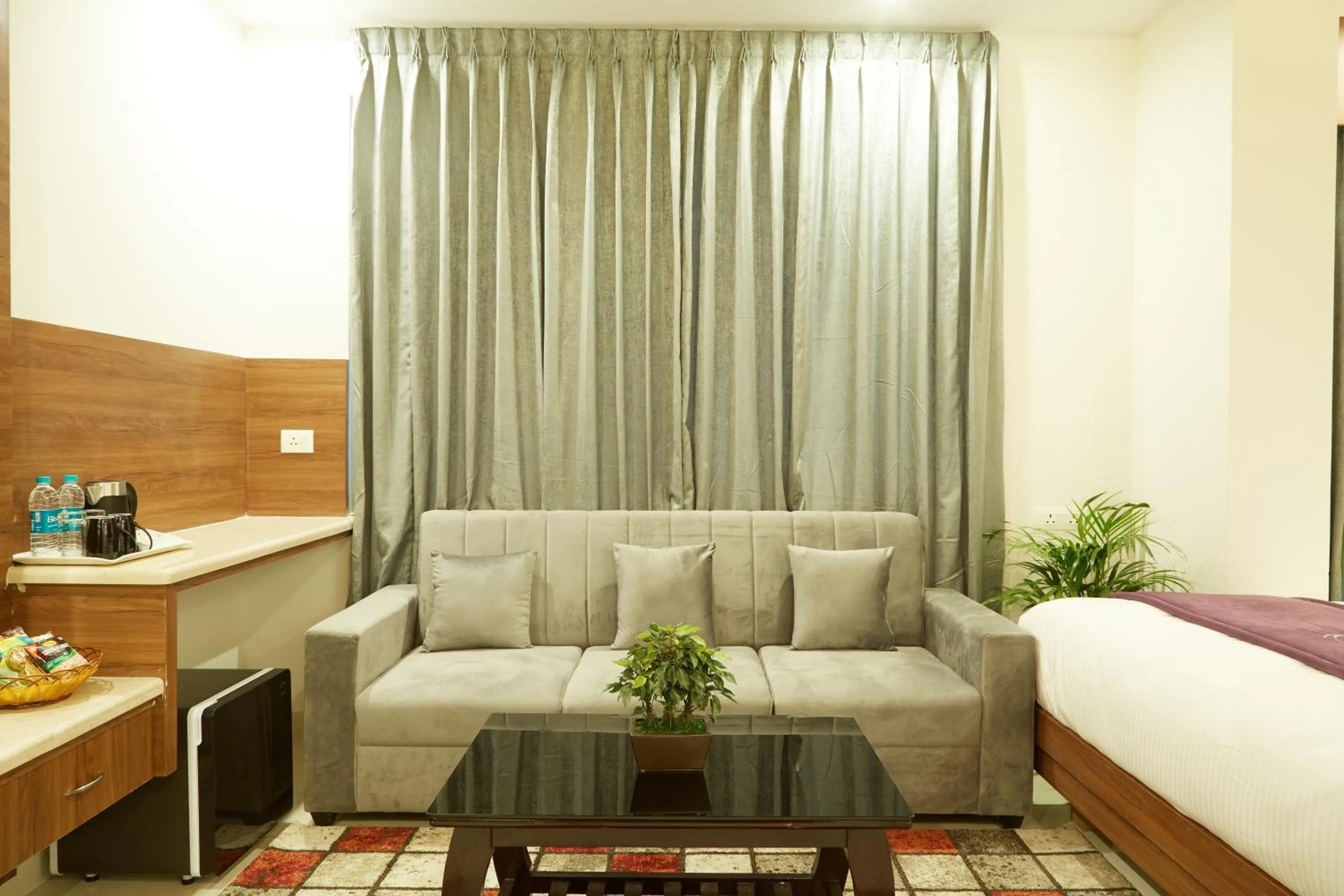 Living room, Bed in VOVO PREMIER HOTEL