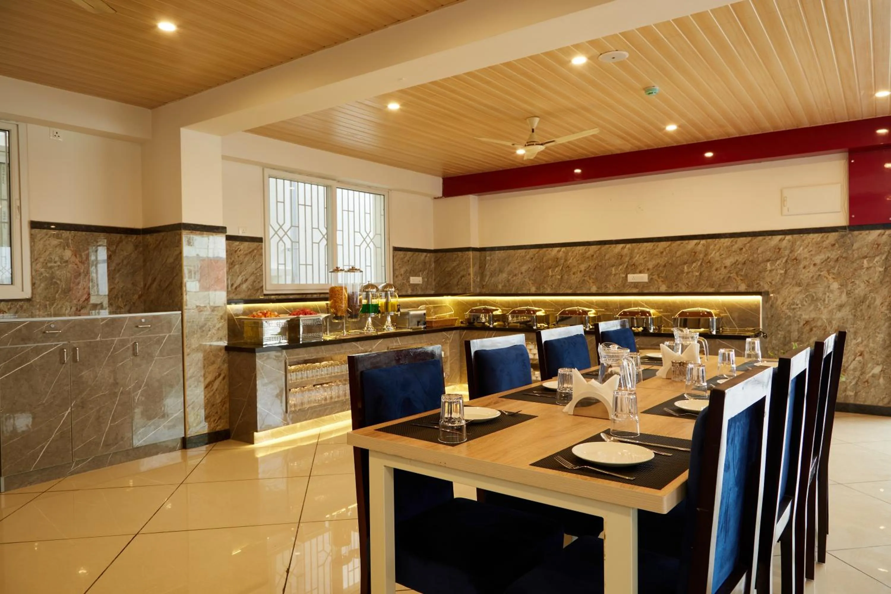 Restaurant/places to eat in VOVO PREMIER HOTEL