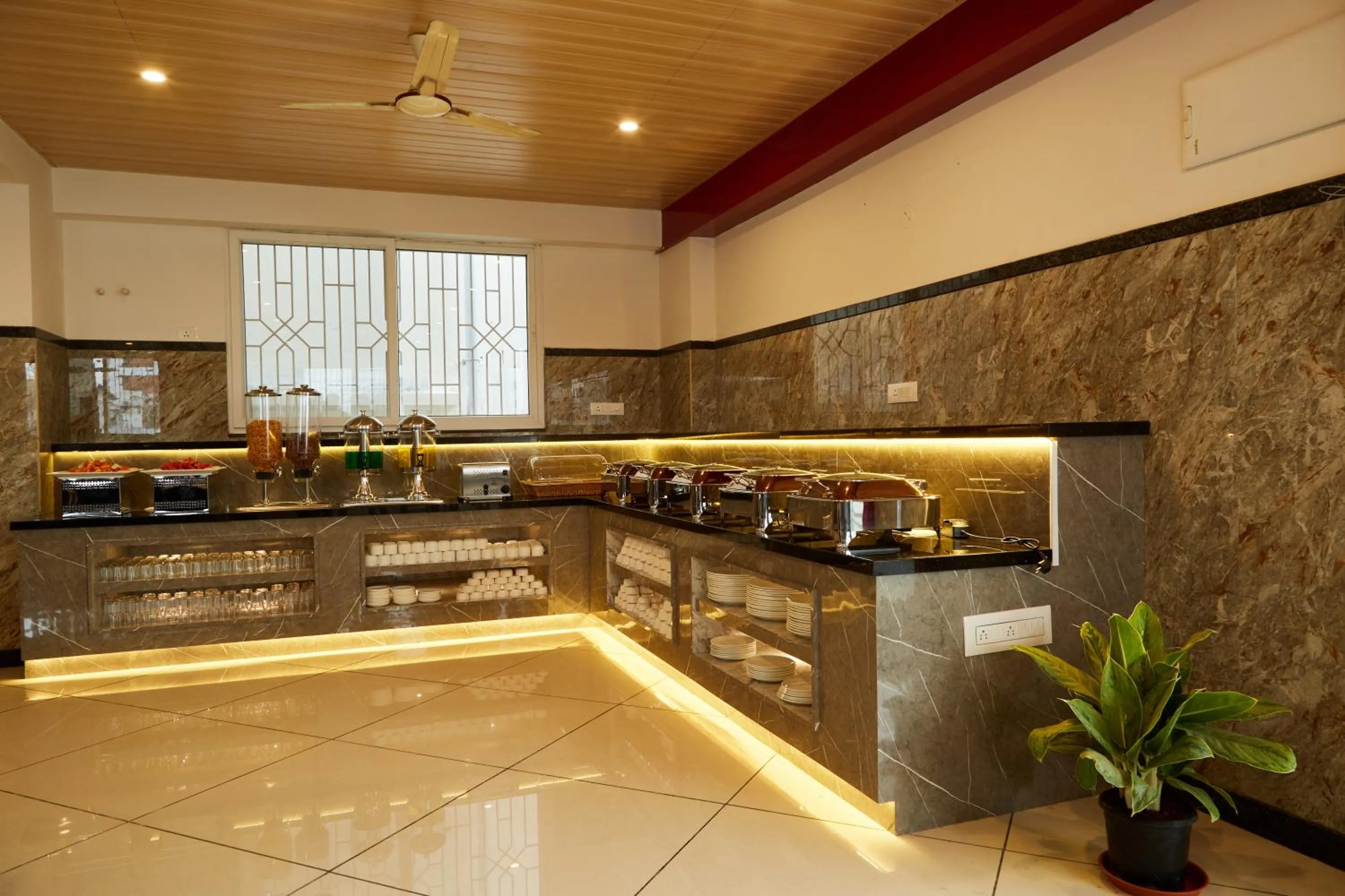 Restaurant/places to eat in VOVO PREMIER HOTEL