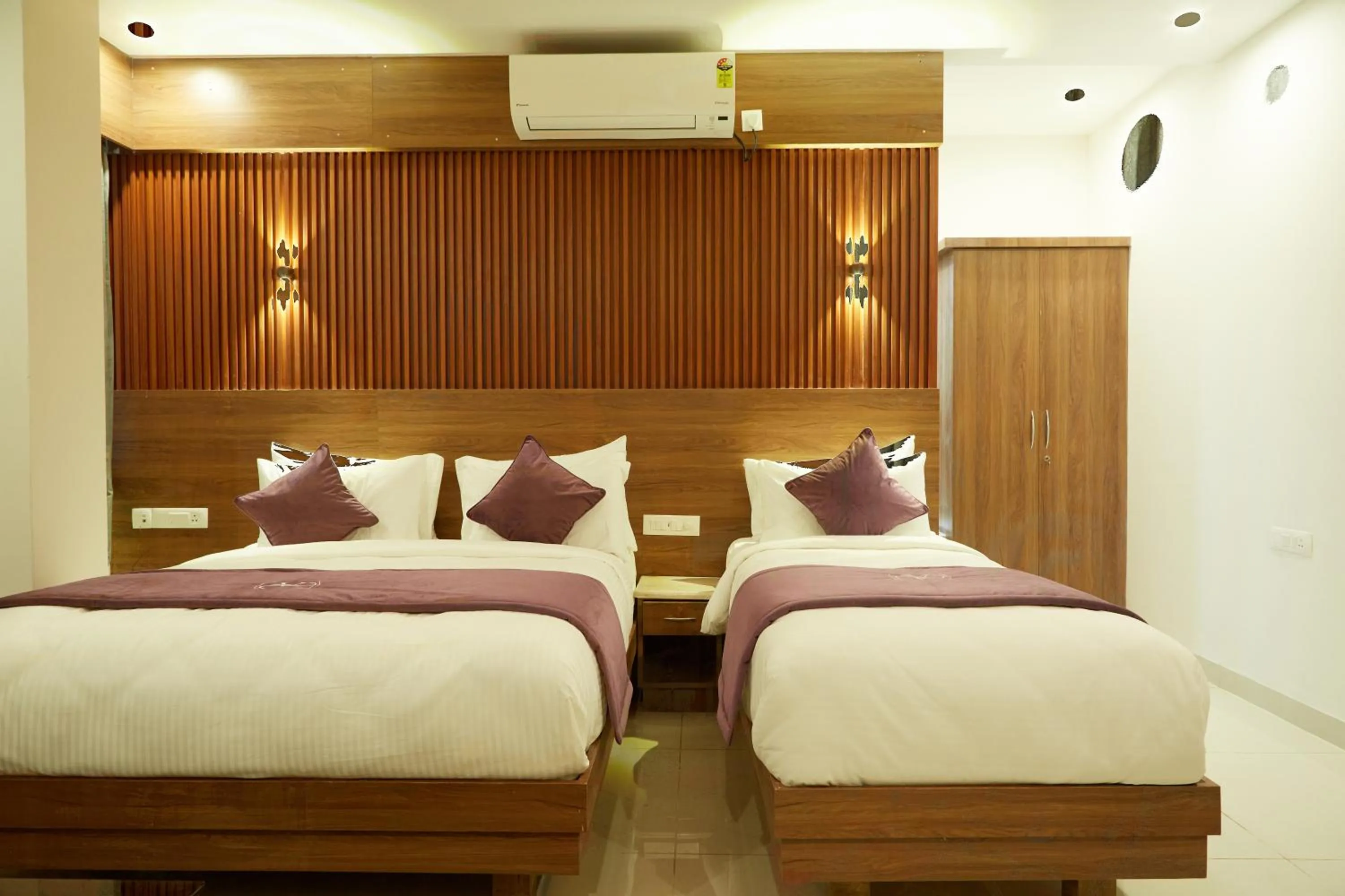 Bed in VOVO PREMIER HOTEL