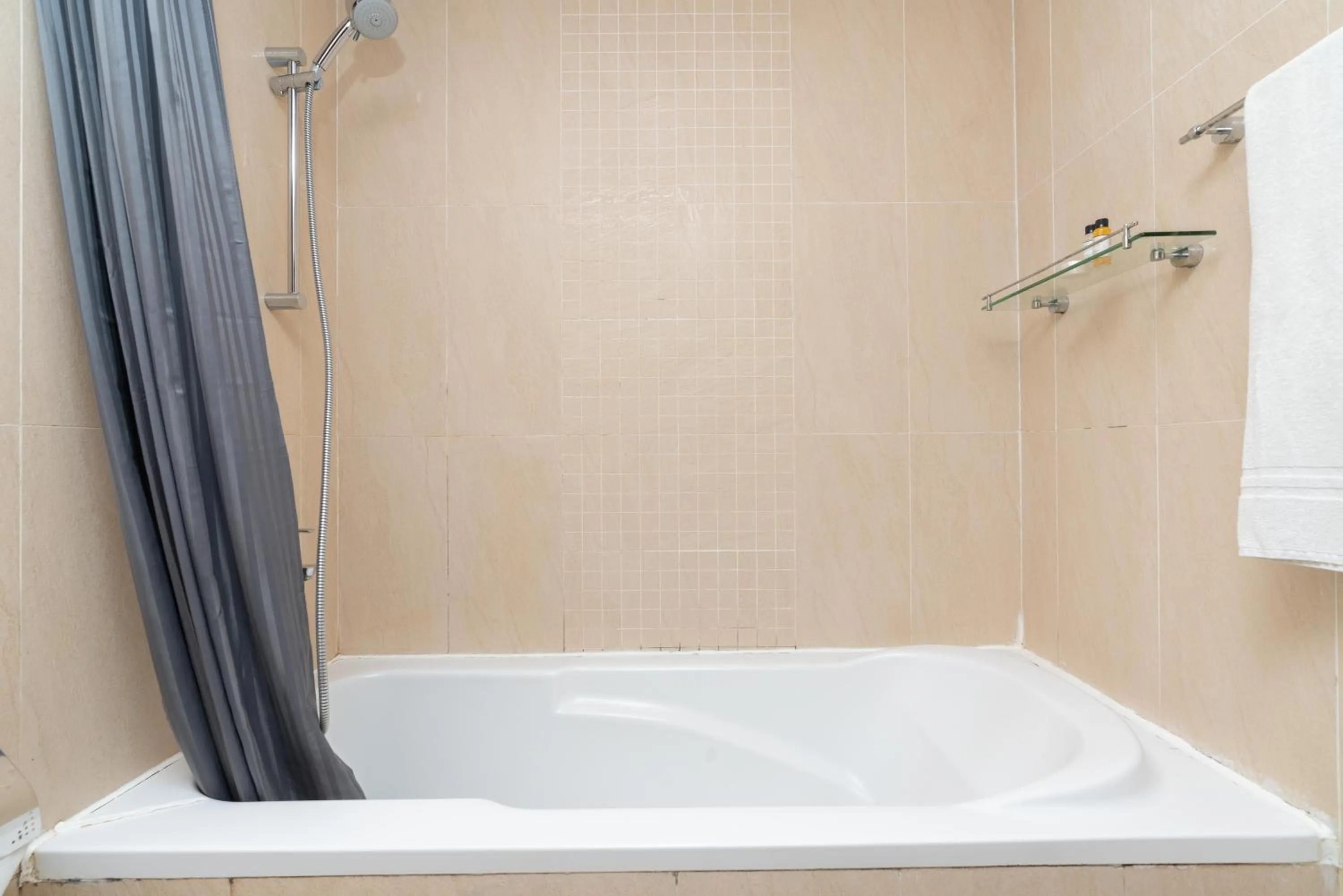 Bathroom in White Sage - Gorgeous Apartment in JLT Near the Metro Station