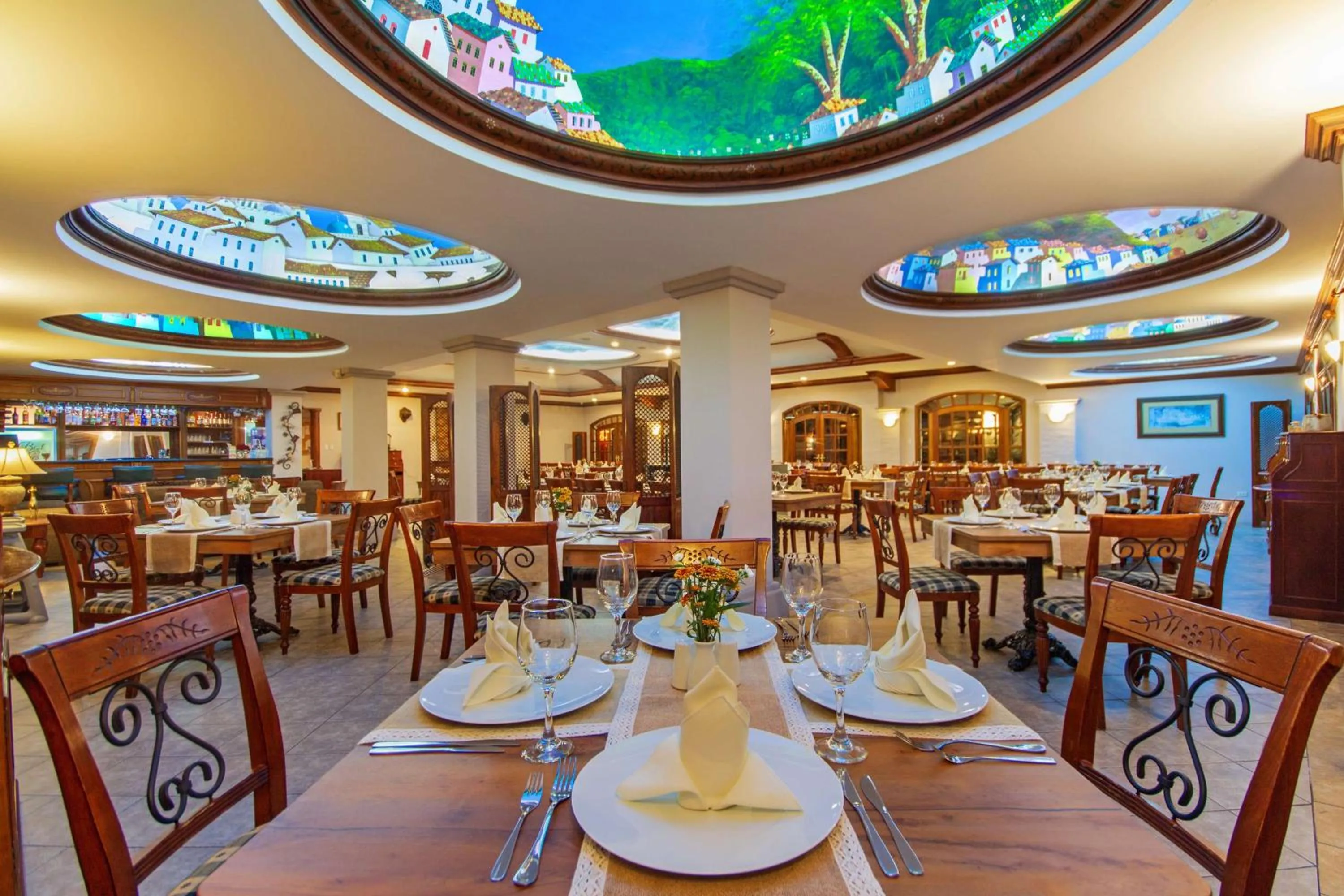 Restaurant/places to eat in Hotel Rincon de Puembo; BW Signature Collection