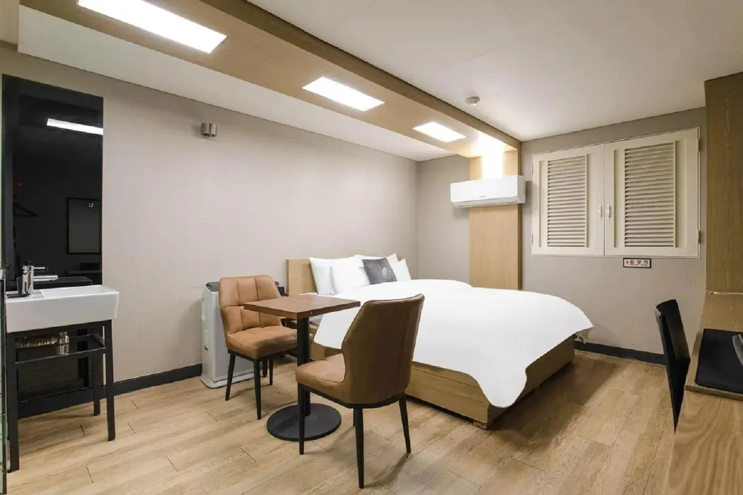 Bed in Bulgwang 3S Hotel