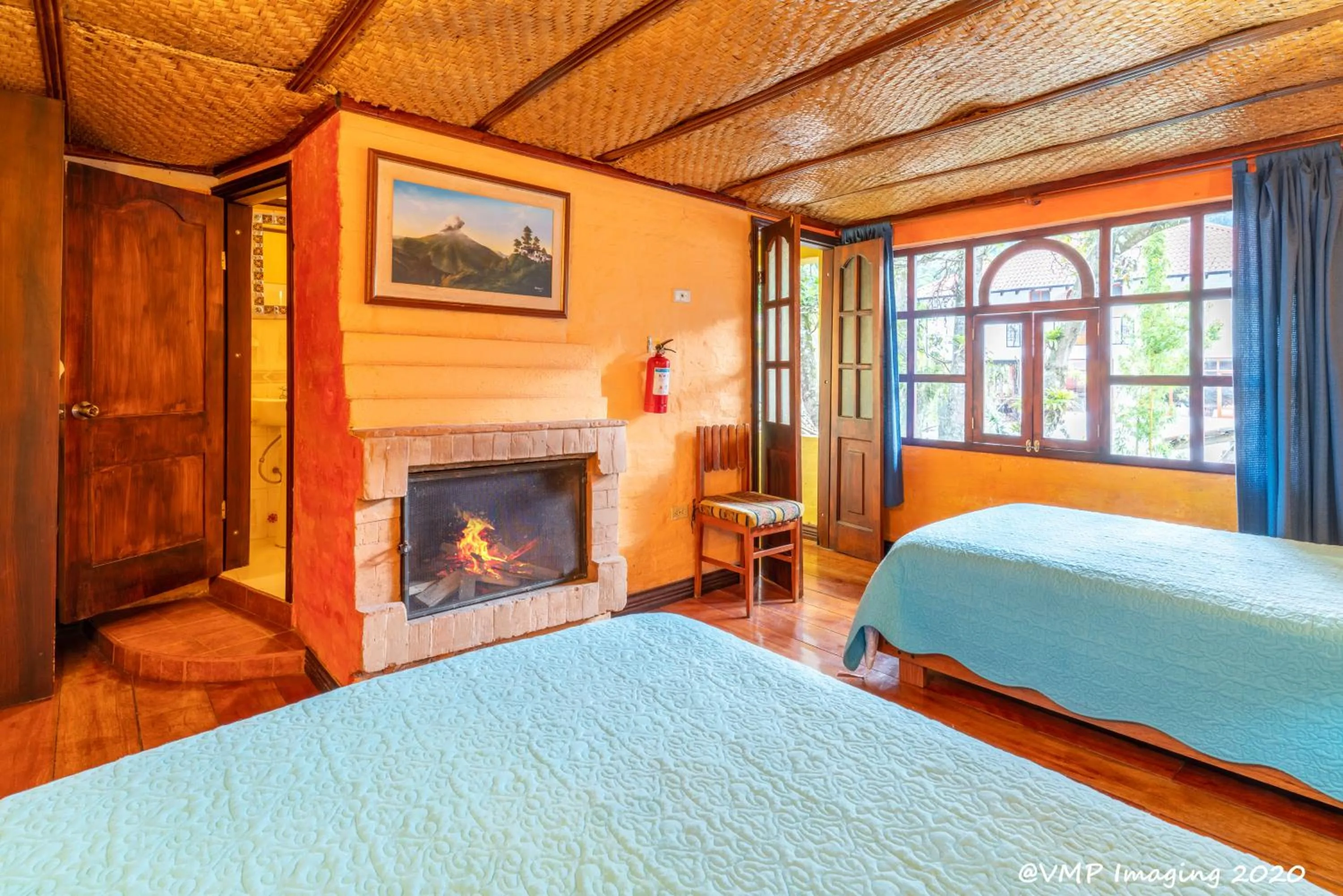 Photo of the whole room, Bed in La Posada Del Arte